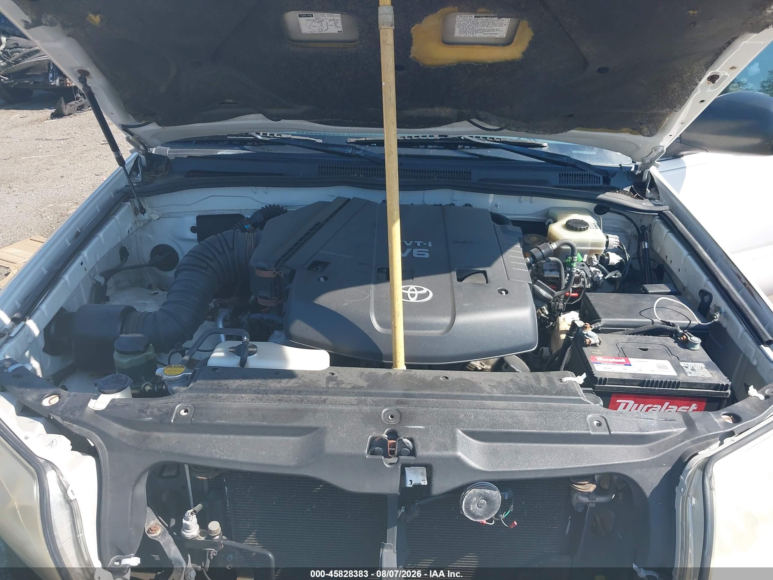 2004 Toyota 4runner Sr5 V6 White vin: JTEBU14R040024022
