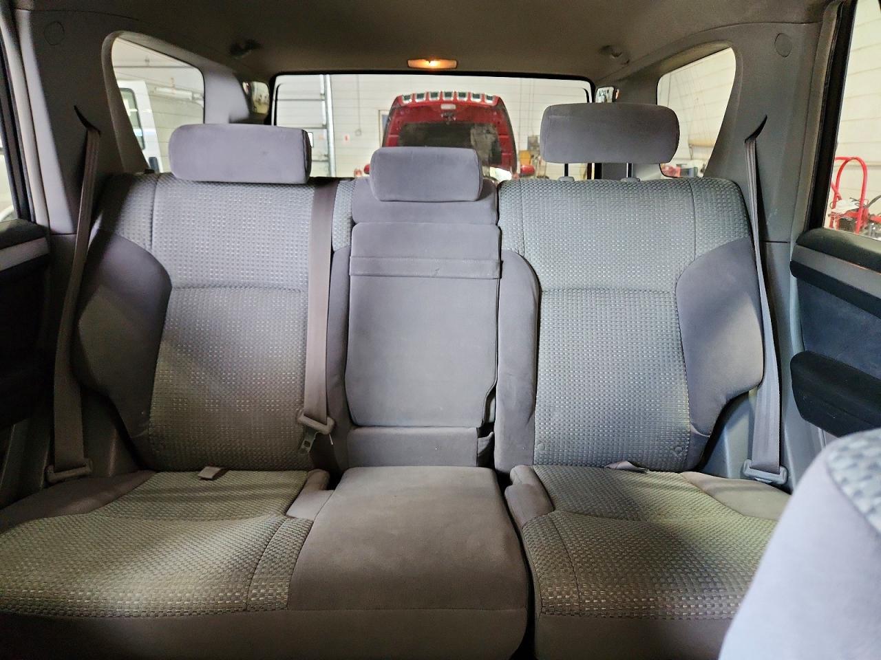 2005 Toyota 4runner Sr5 Silver vin: JTEBU14R050063629
