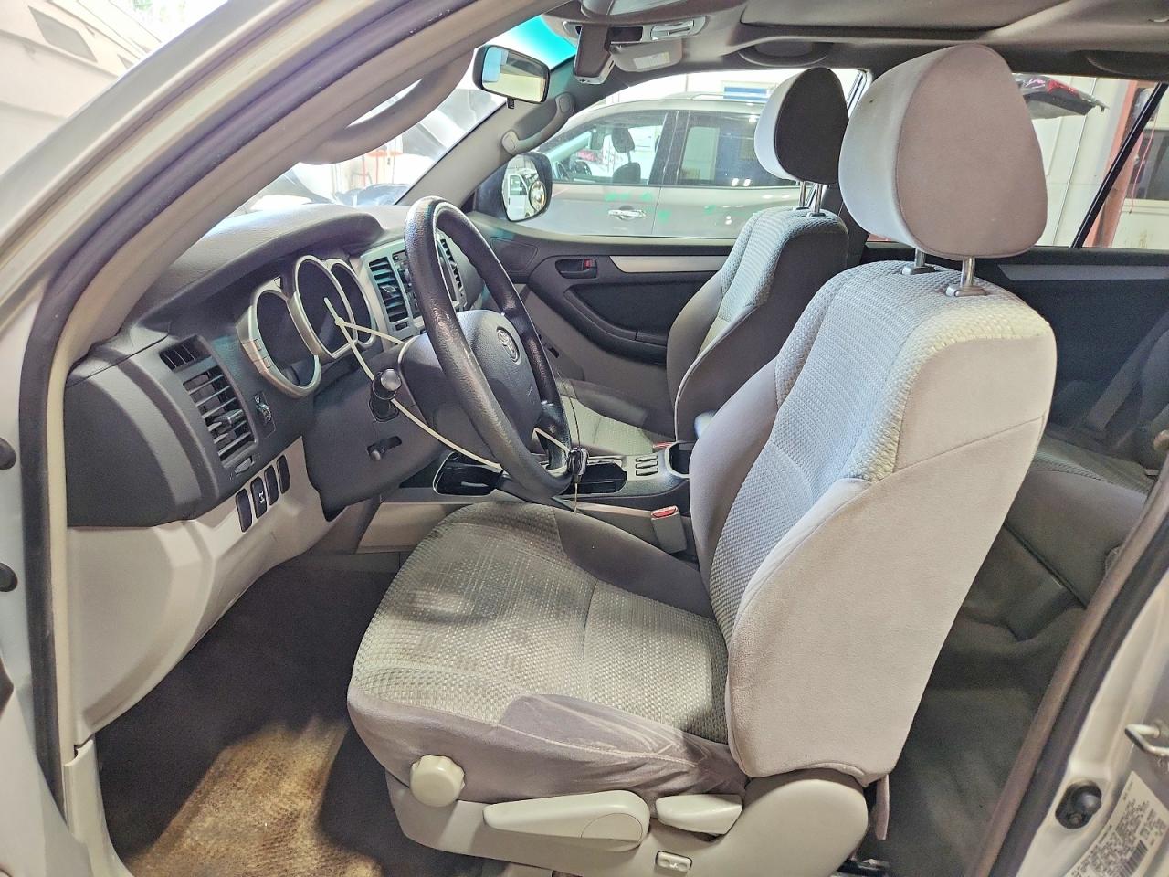 2005 Toyota 4runner Sr5 Silver vin: JTEBU14R050063629