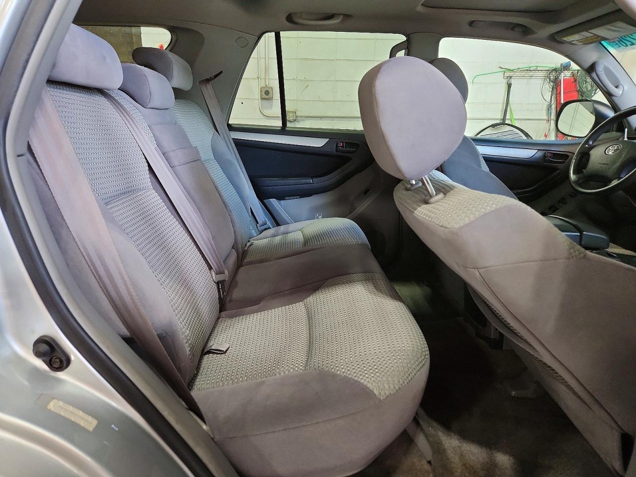 2005 Toyota 4runner Sr5 Silver vin: JTEBU14R050063629