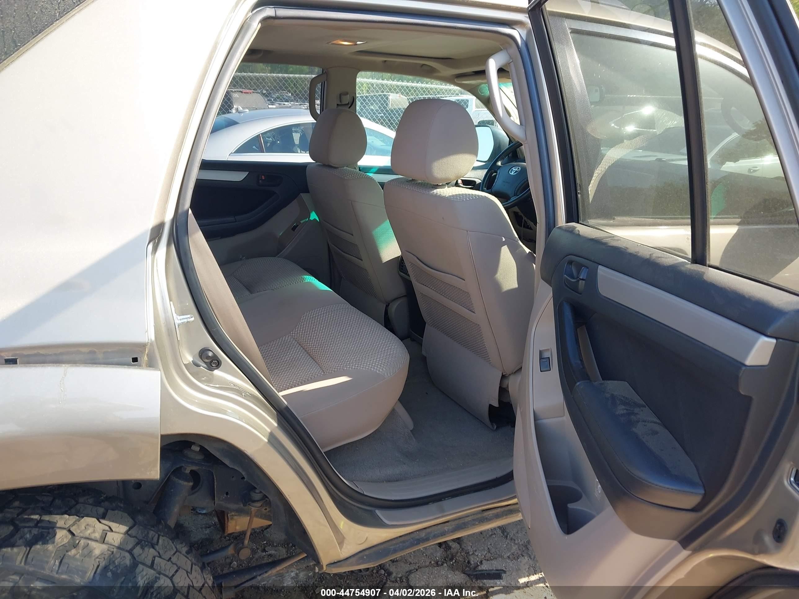 2006 Toyota 4runner Sr5 V6 Tan vin: JTEBU14R060099015