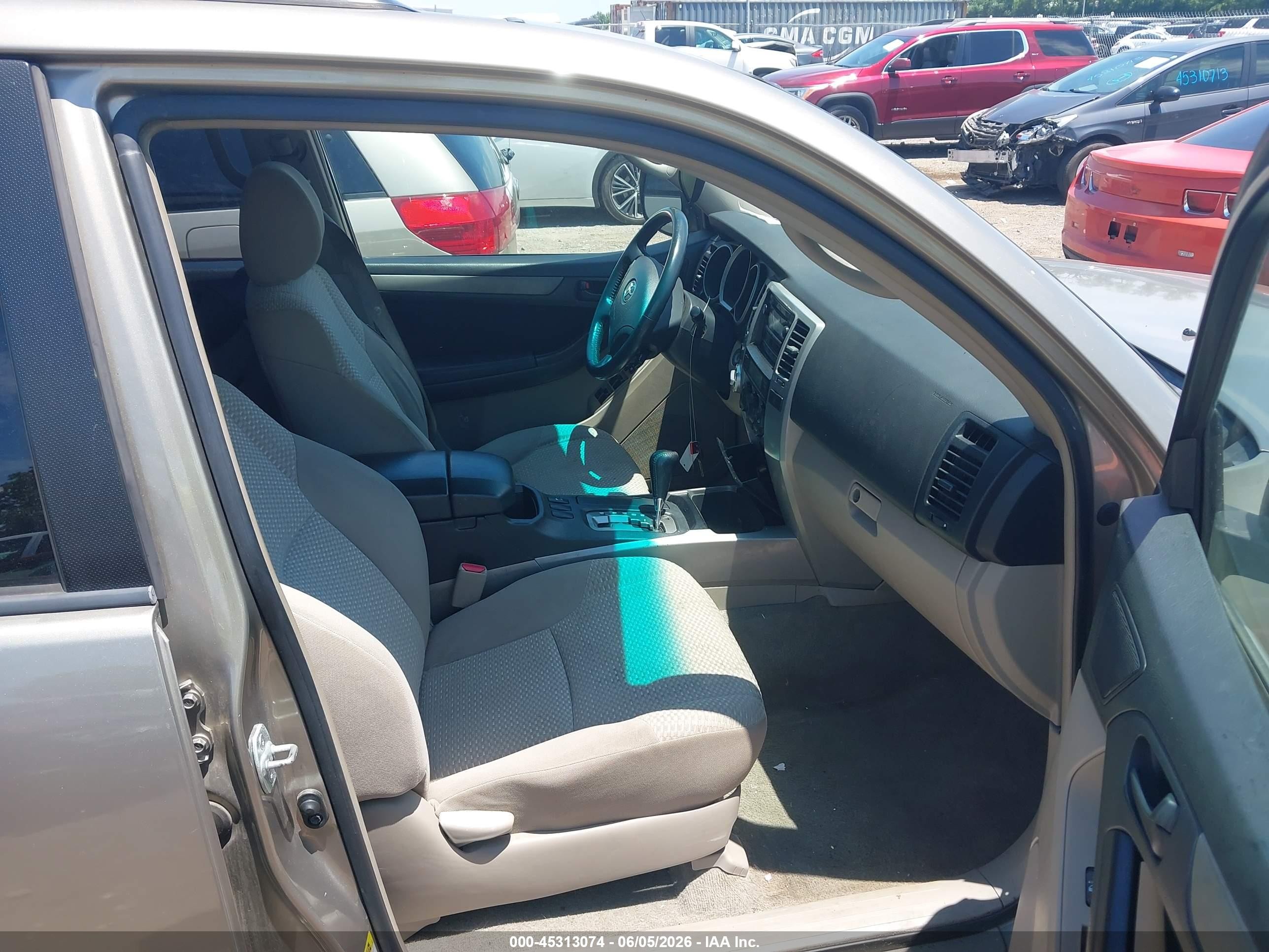2007 Toyota 4runner Sr5 V6 Gold vin: JTEBU14R070109401