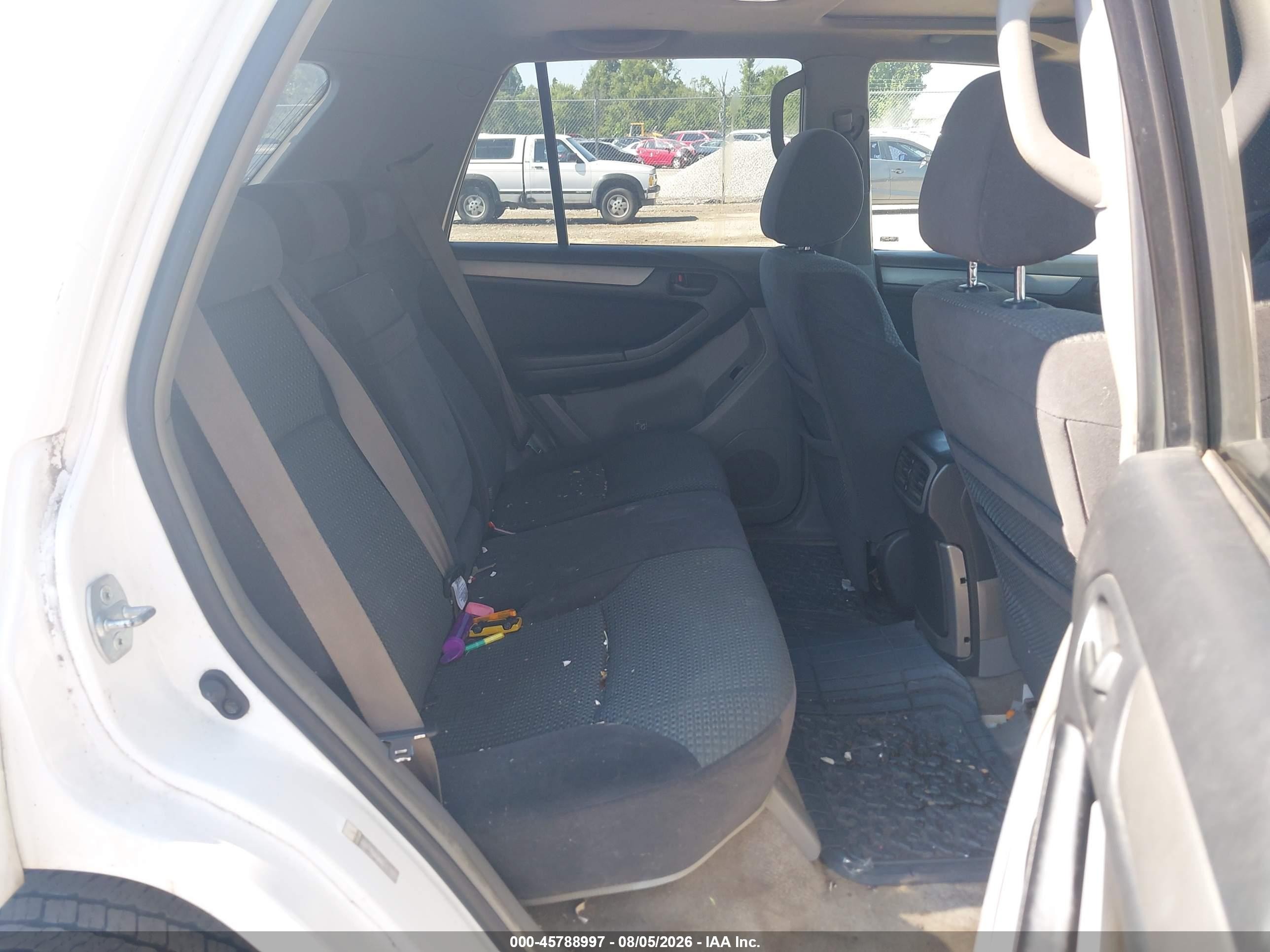 2004 Toyota 4runner Sr5 Sport V6 White vin: JTEBU14R148017985