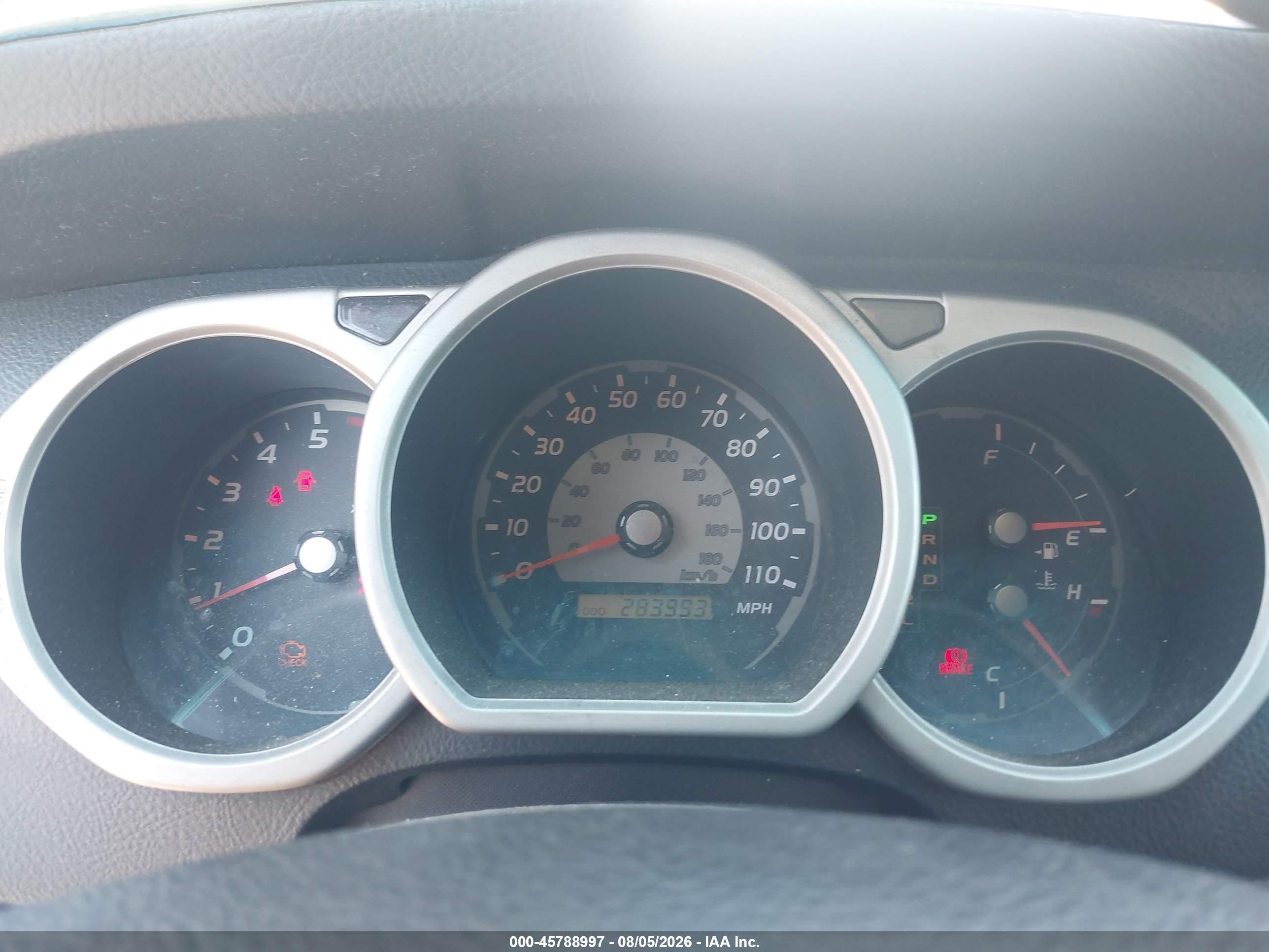 2004 Toyota 4runner Sr5 Sport V6 White vin: JTEBU14R148017985