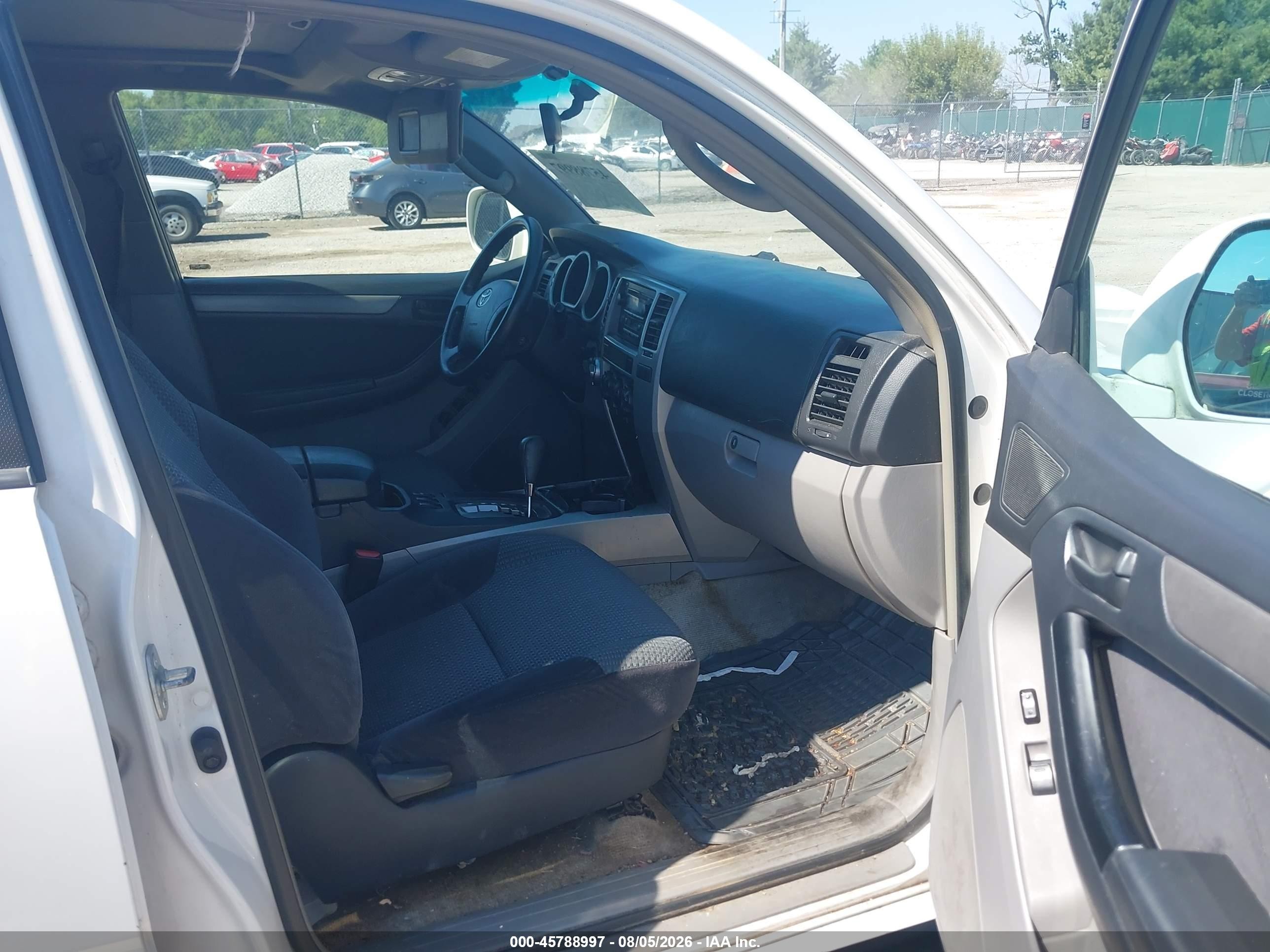 2004 Toyota 4runner Sr5 Sport V6 White vin: JTEBU14R148017985