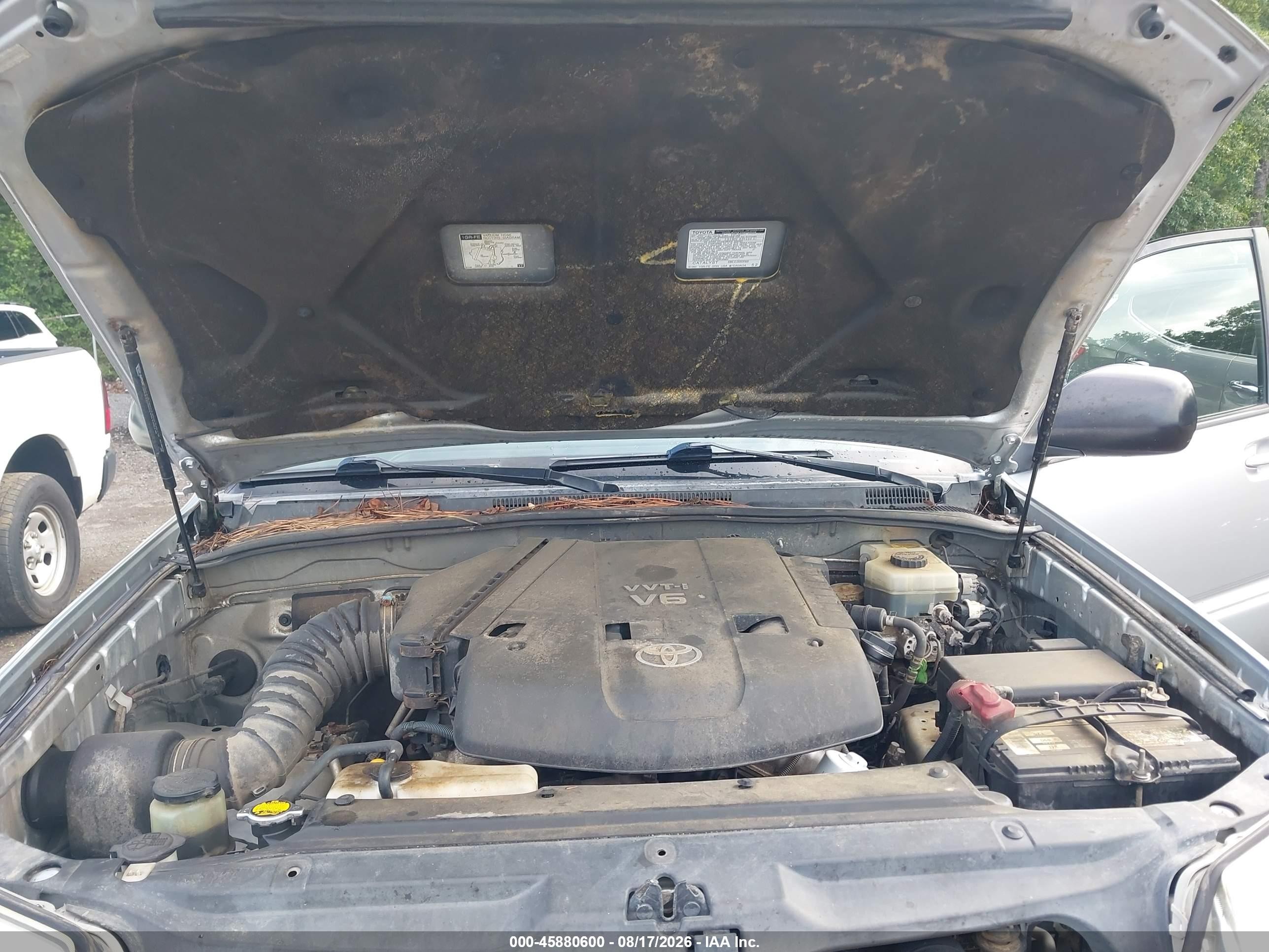 2004 Toyota 4runner Sr5 V6 Silver vin: JTEBU14R148023494