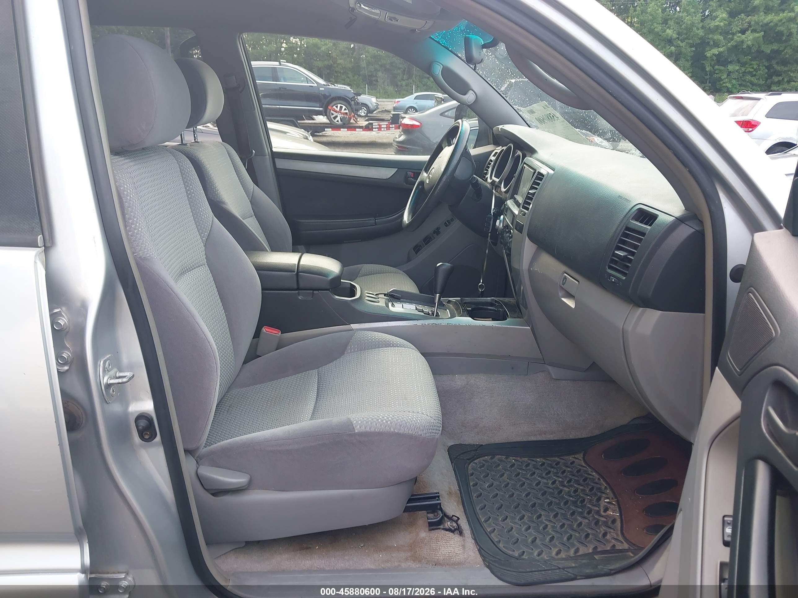 2004 Toyota 4runner Sr5 V6 Silver vin: JTEBU14R148023494