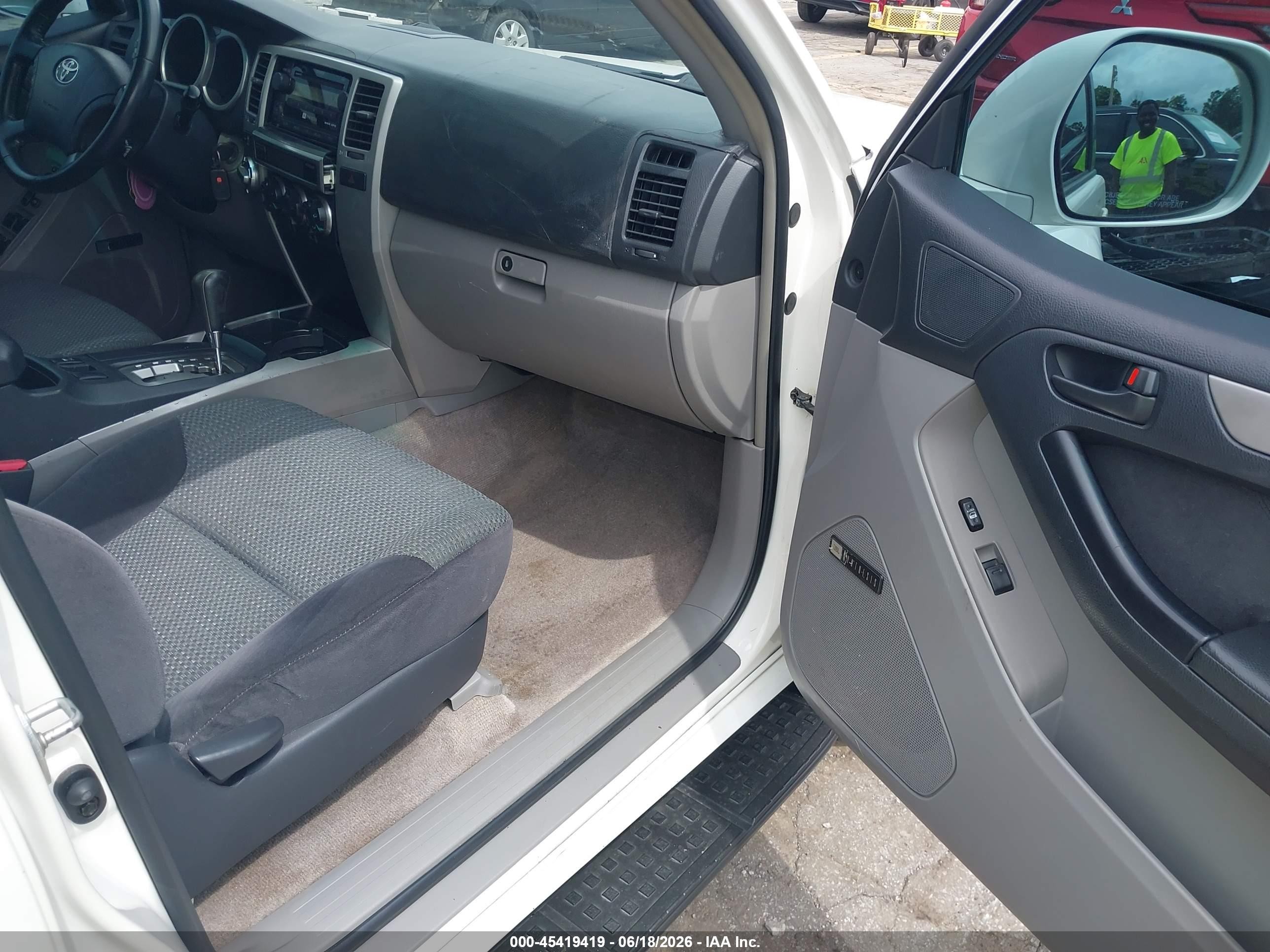 2005 Toyota 4runner Sr5 Sport V6 White vin: JTEBU14R150062652