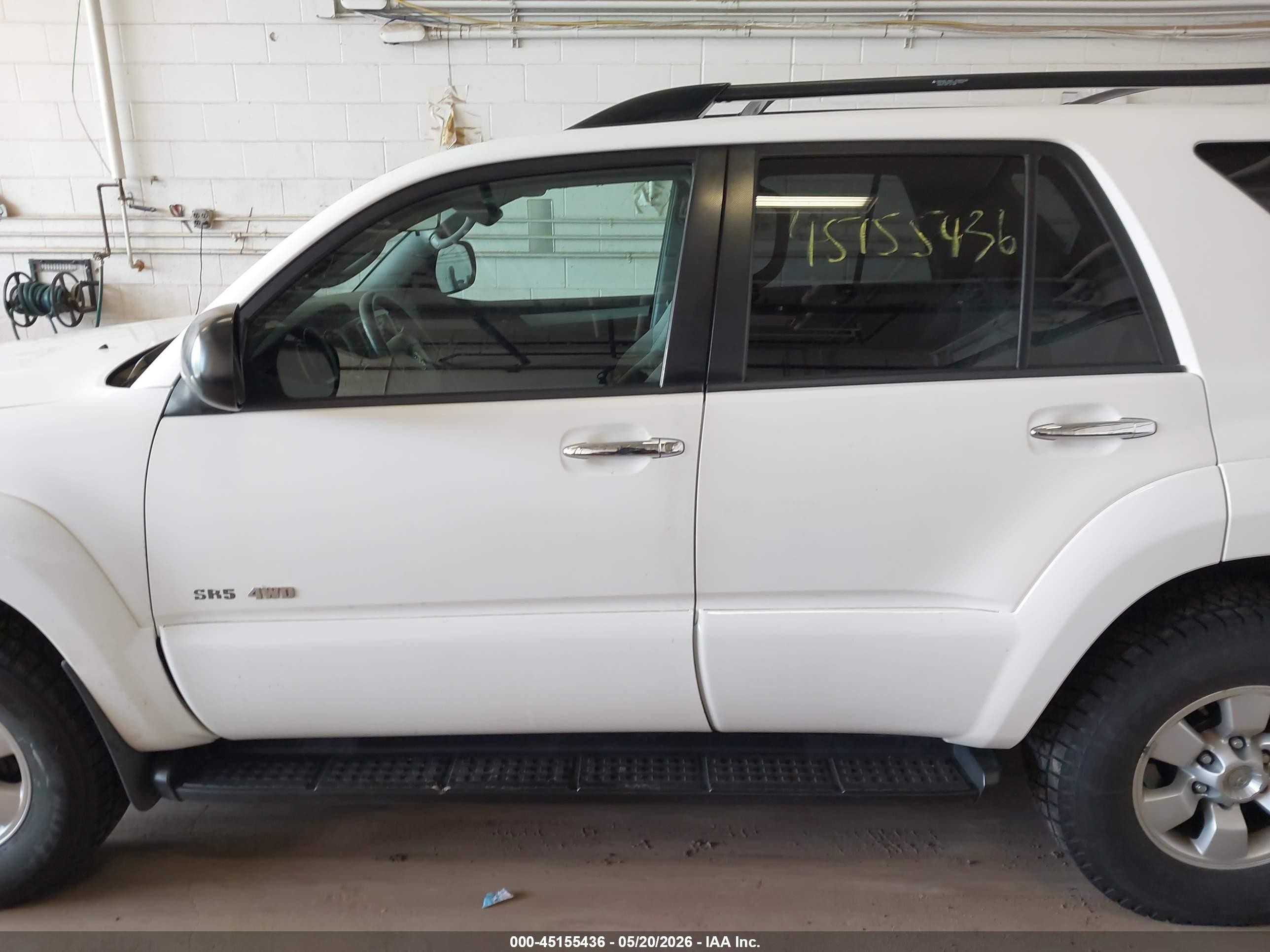 2006 Toyota 4runner Sr5 White vin: JTEBU14R260101850