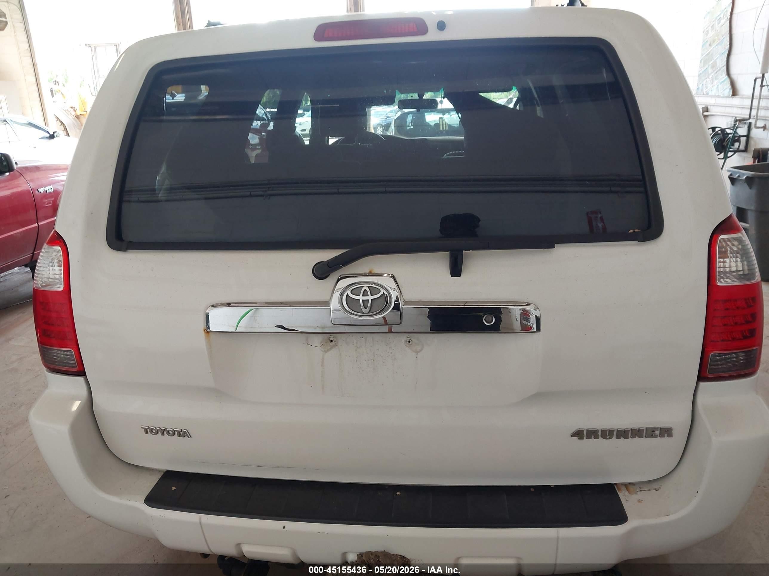 2006 Toyota 4runner Sr5 White vin: JTEBU14R260101850