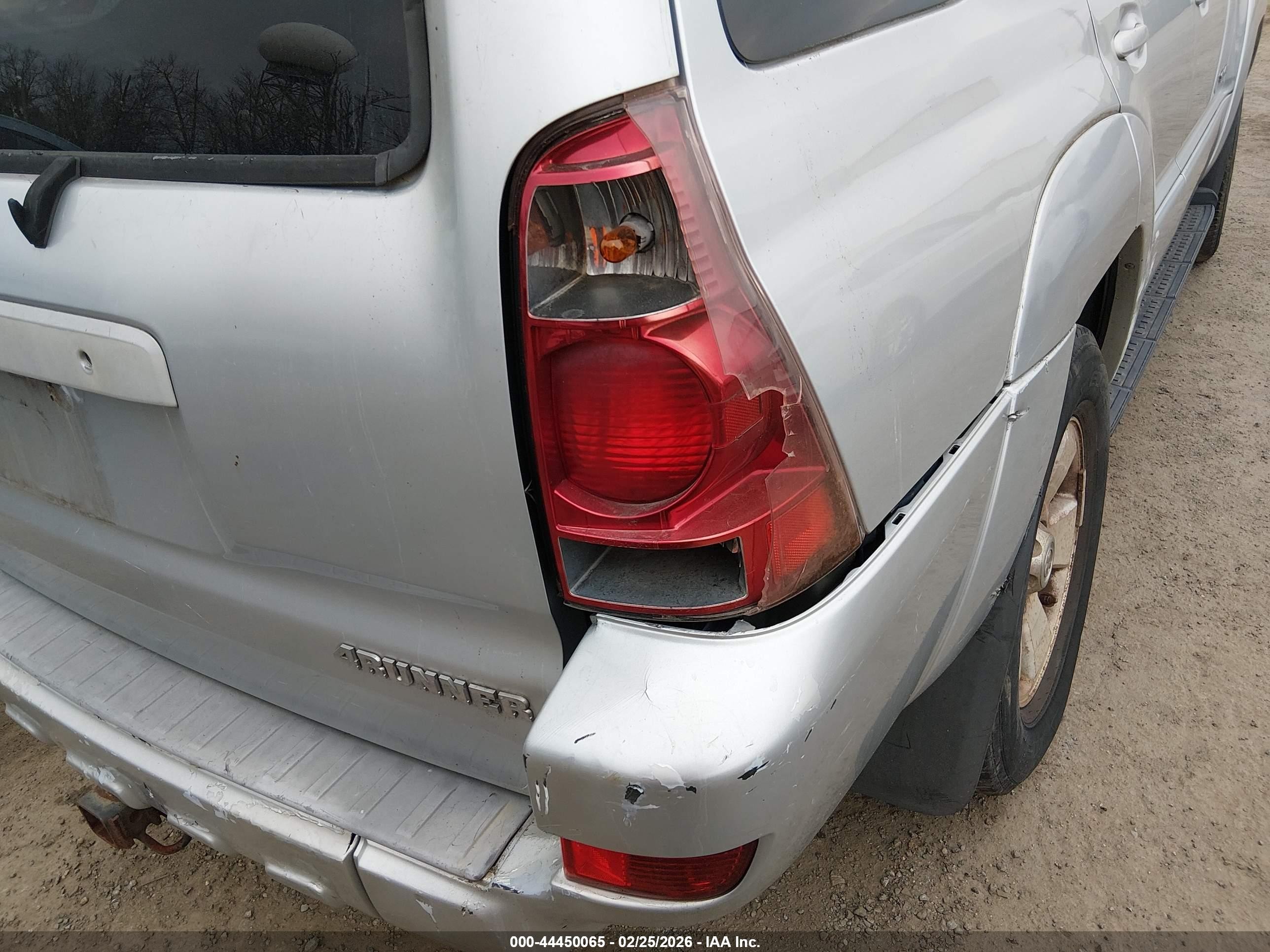 2004 Toyota 4runner Sr5 V6 Silver vin: JTEBU14R340039713