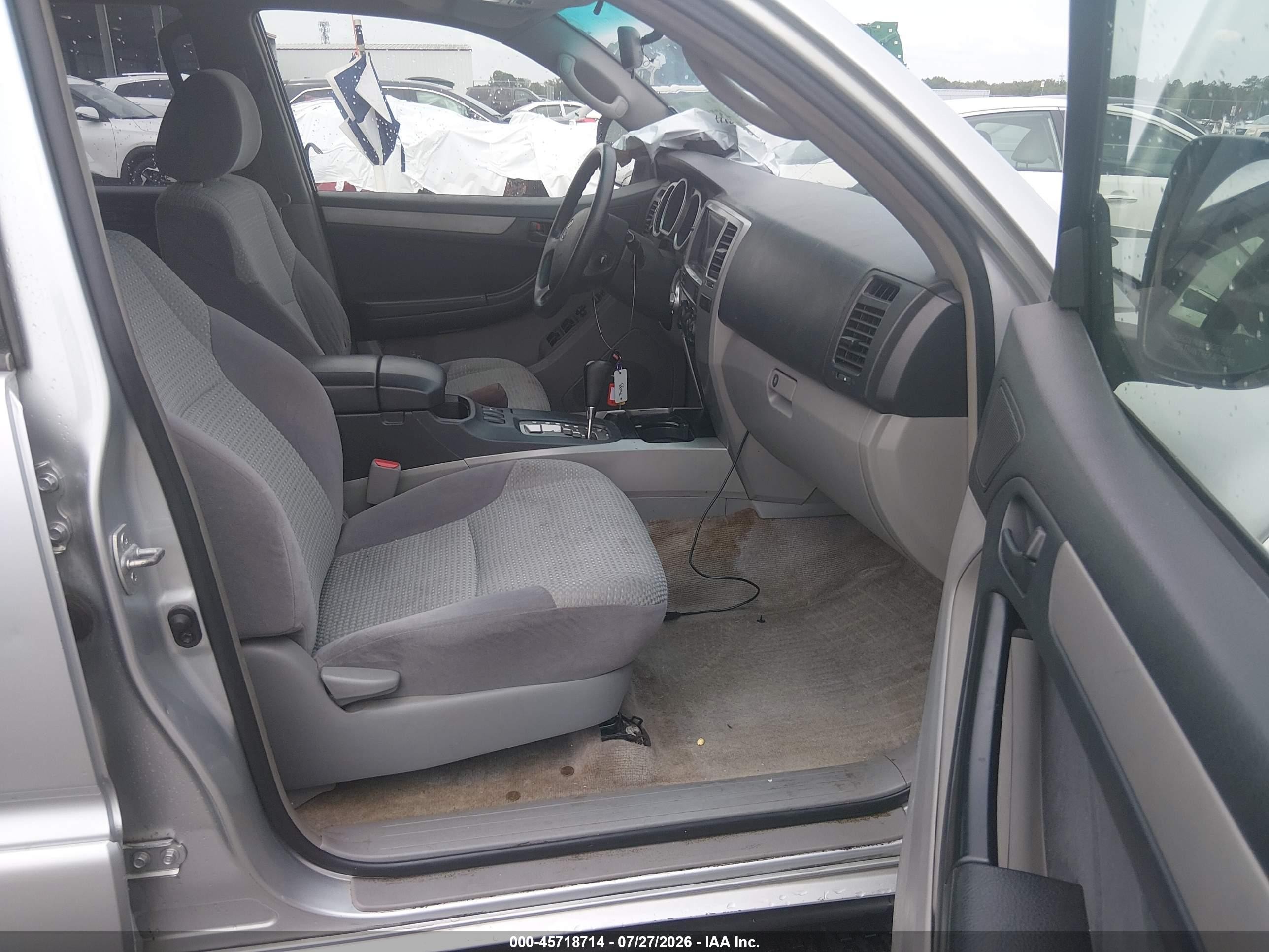 2005 Toyota 4runner Sr5 V6 Silver vin: JTEBU14R350065276