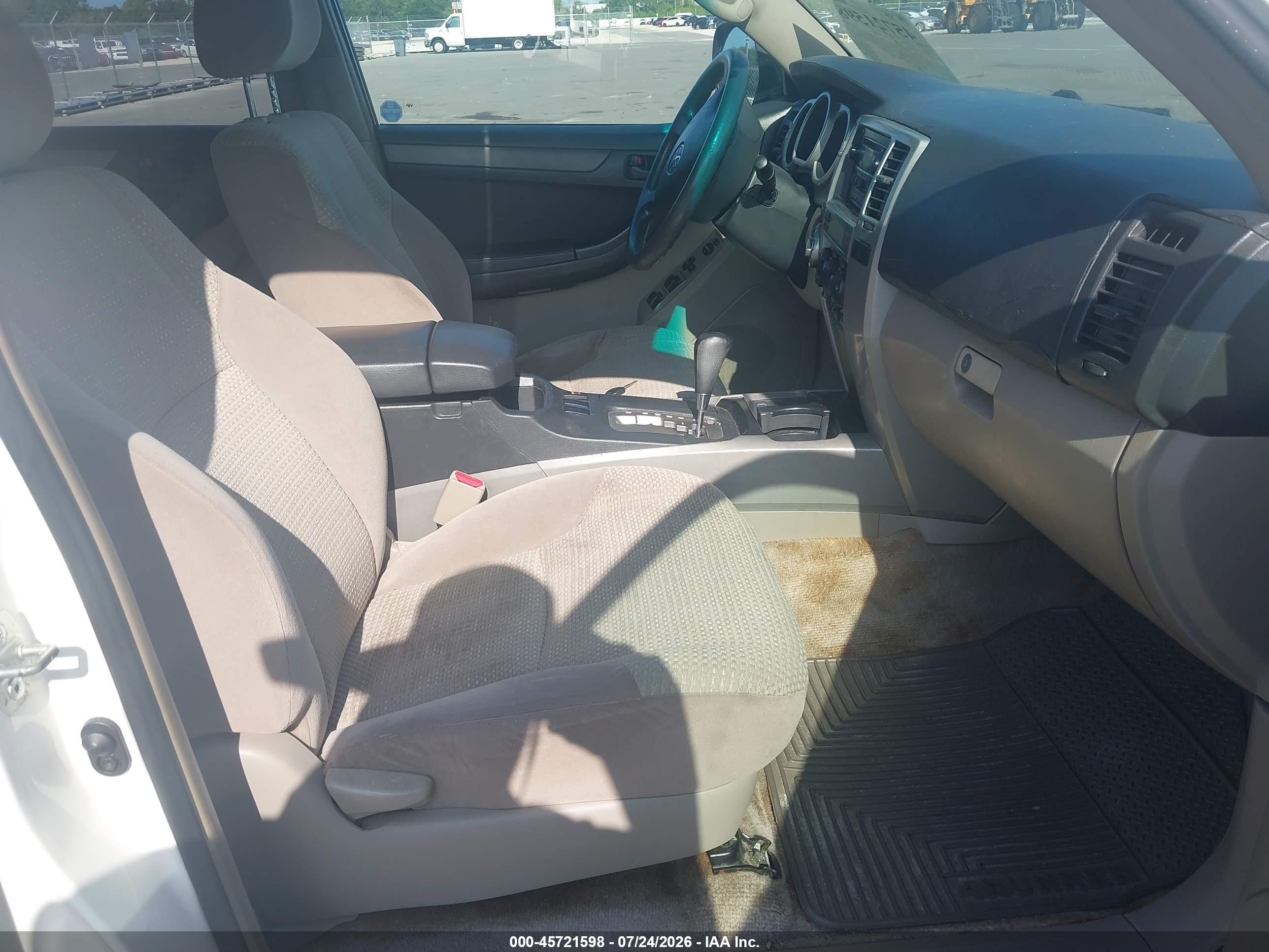 2004 Toyota 4runner Sr5 V6 Белый vin: JTEBU14R448026499