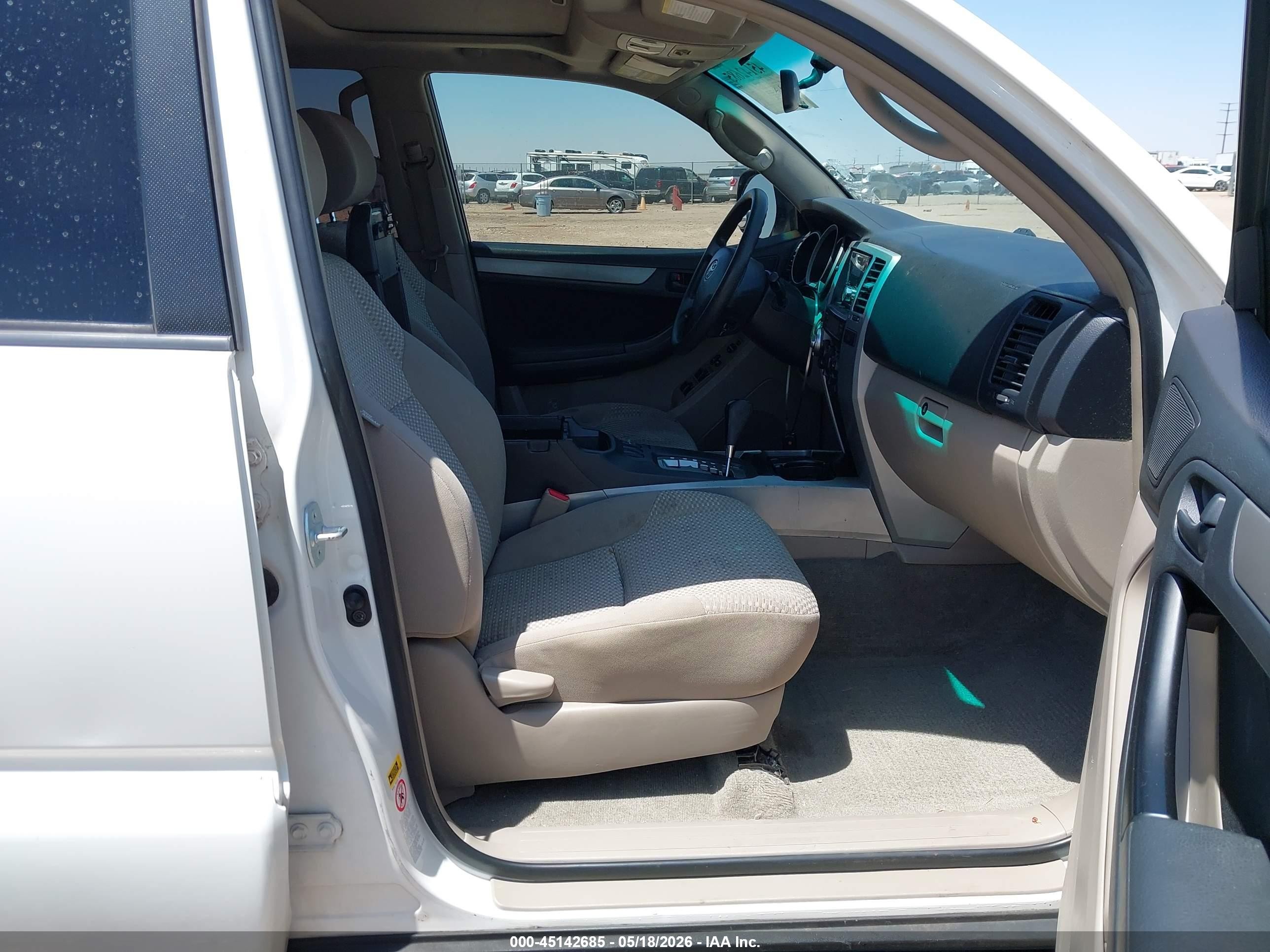 2008 Toyota 4runner Sr5 V6 White vin: JTEBU14R480130950