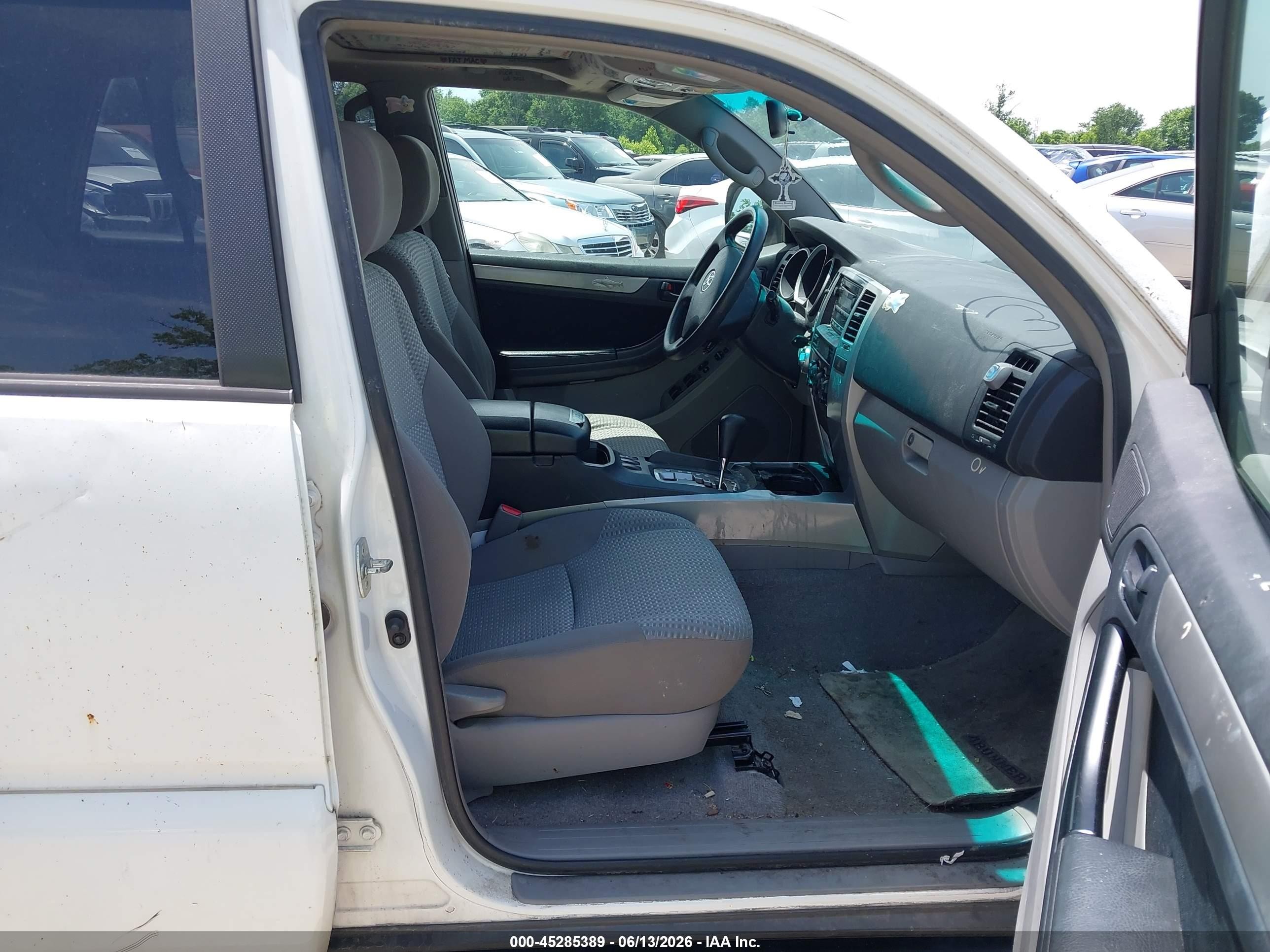 2006 Toyota 4runner Sr5 White vin: JTEBU14R560087099