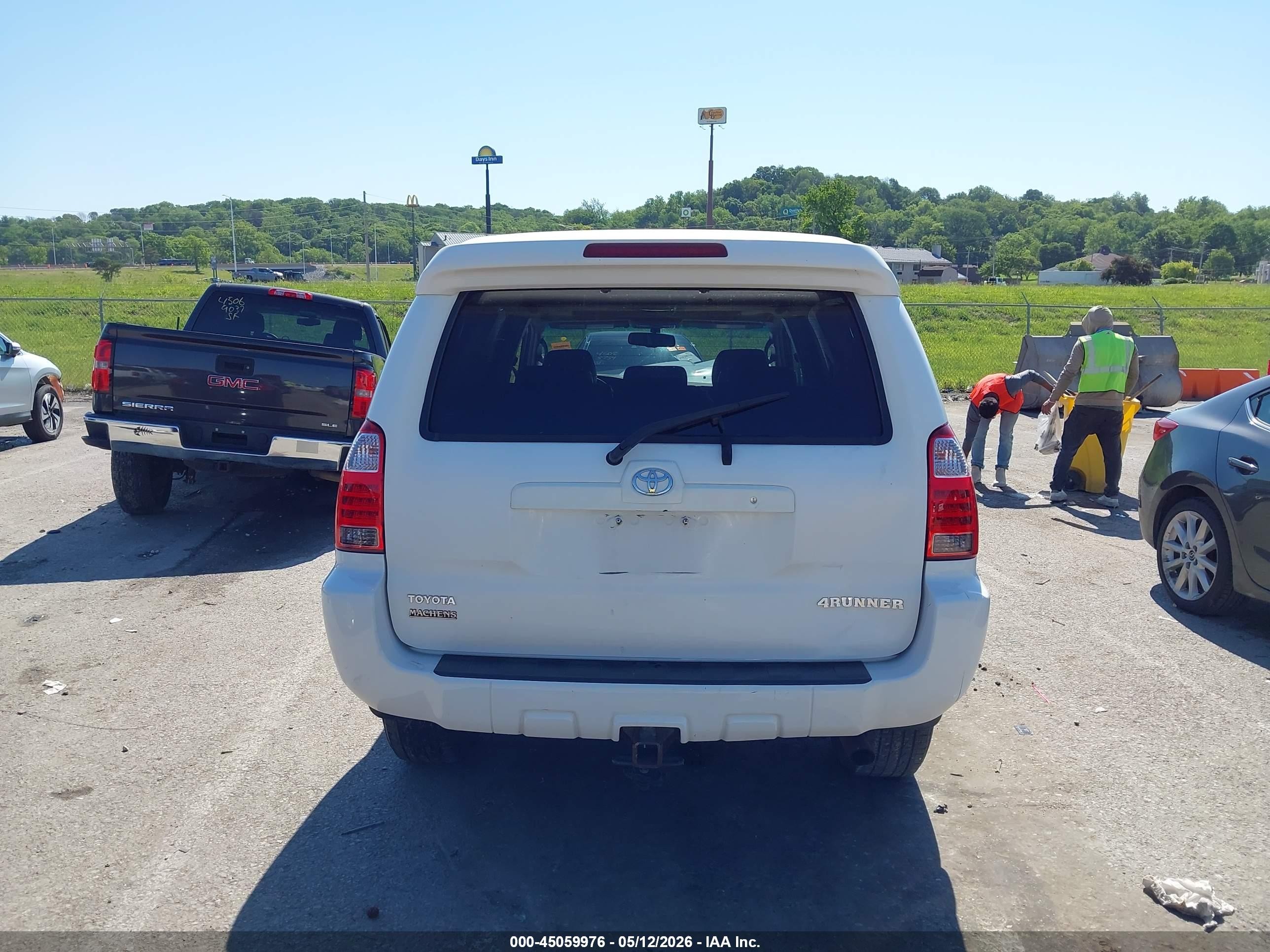 2008 Toyota 4runner Sport V6 White vin: JTEBU14R58K007596