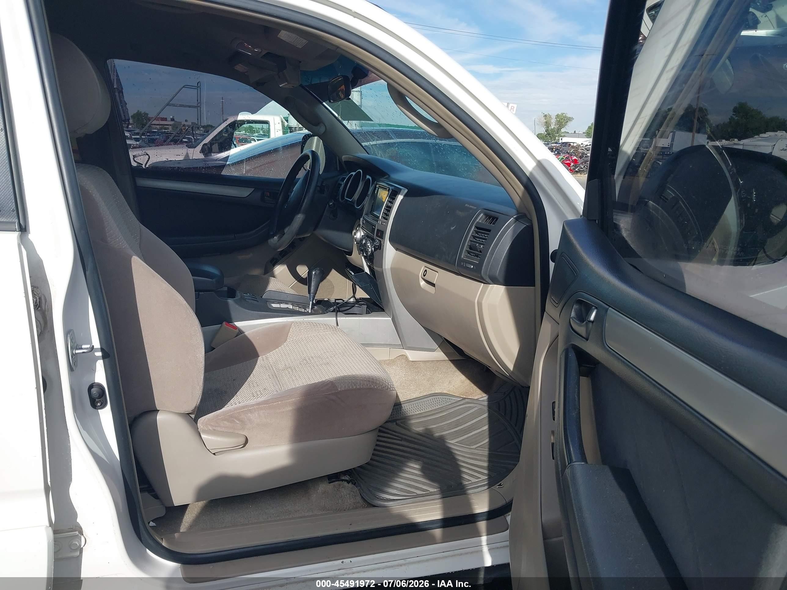 2004 Toyota 4runner Sr5 V6 White vin: JTEBU14R648012040