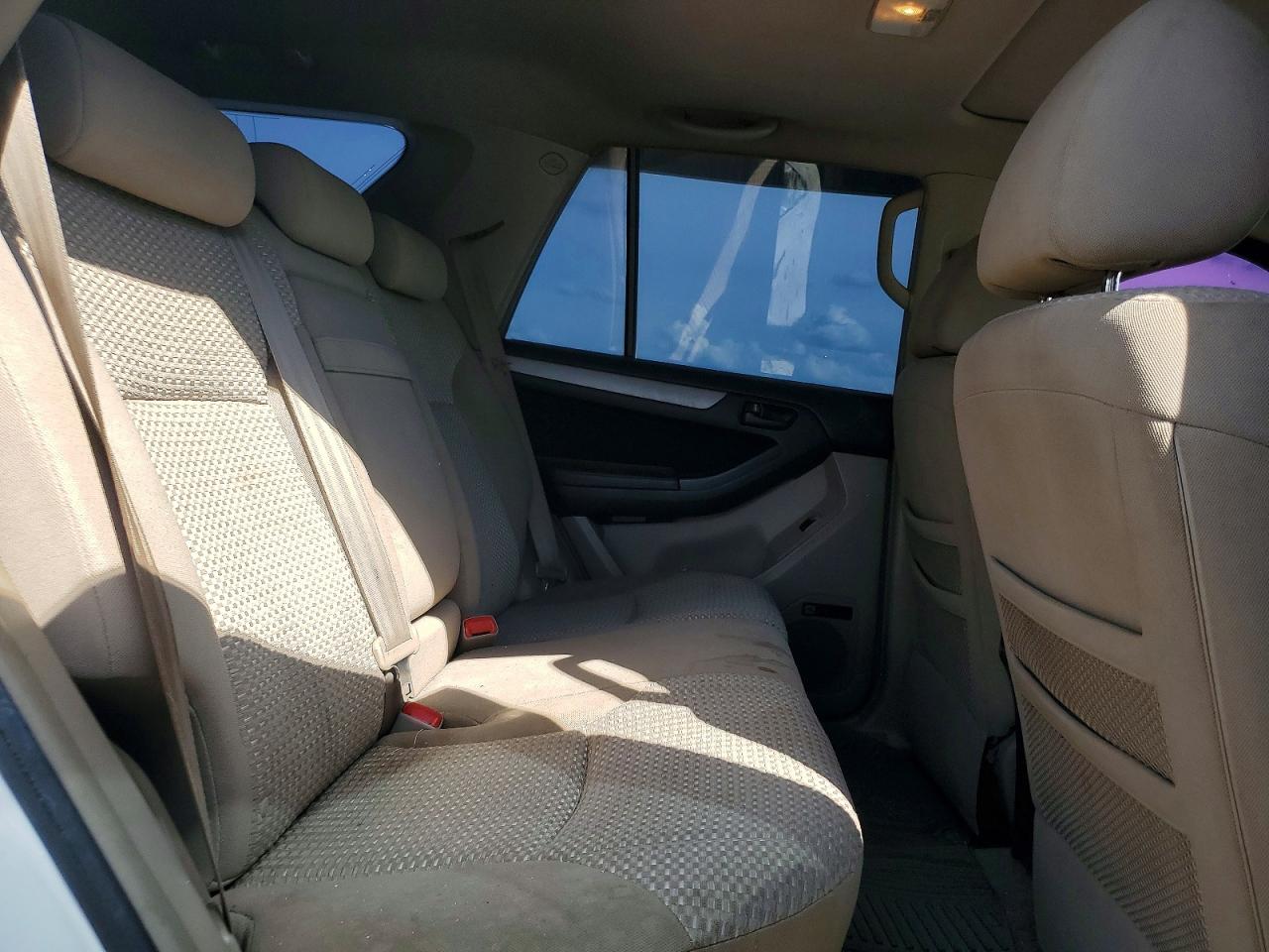 2007 Toyota 4runner Sr5 White vin: JTEBU14R670128311