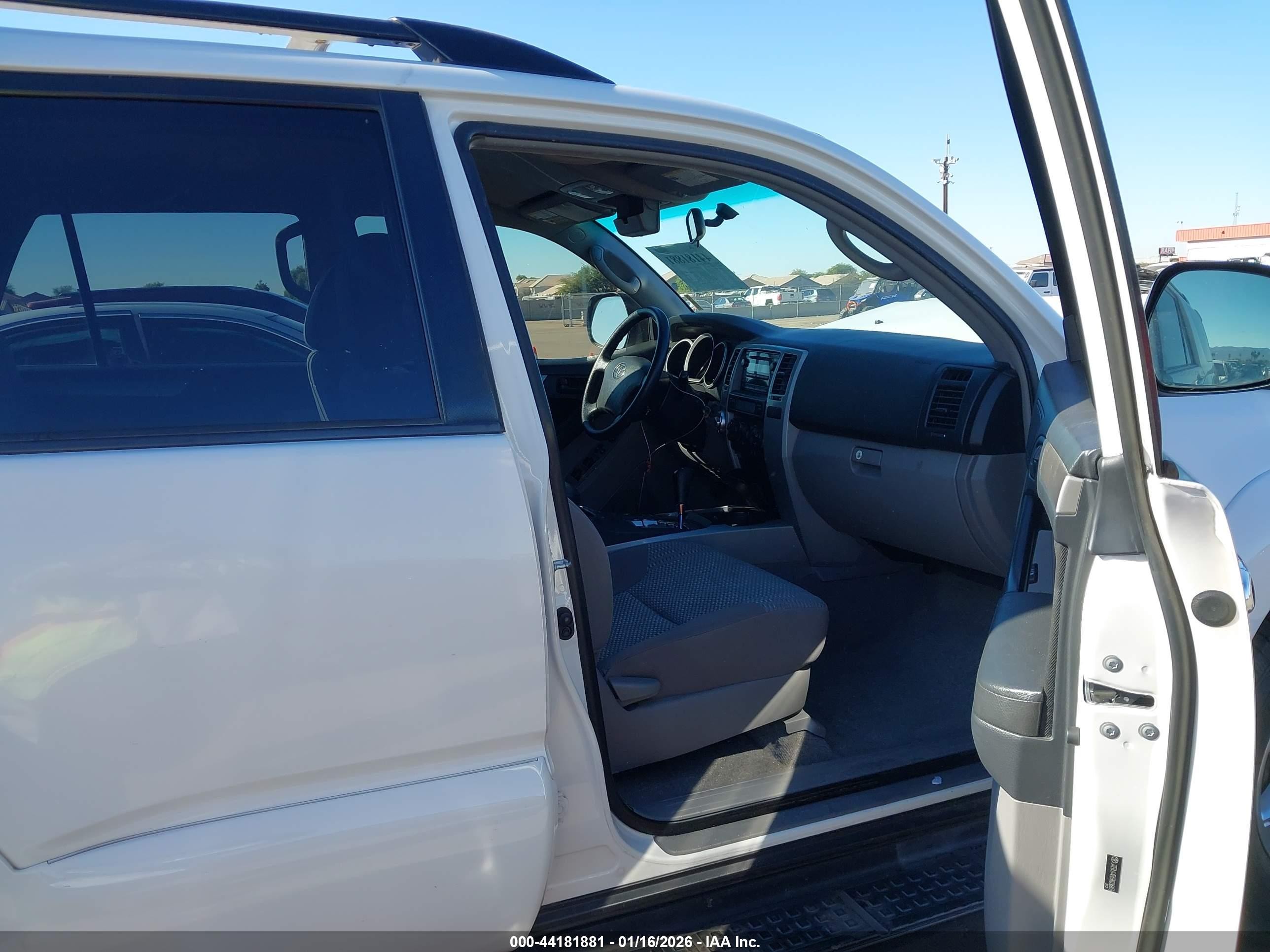 2009 Toyota 4runner Sr5 V6 White vin: JTEBU14R69K036655