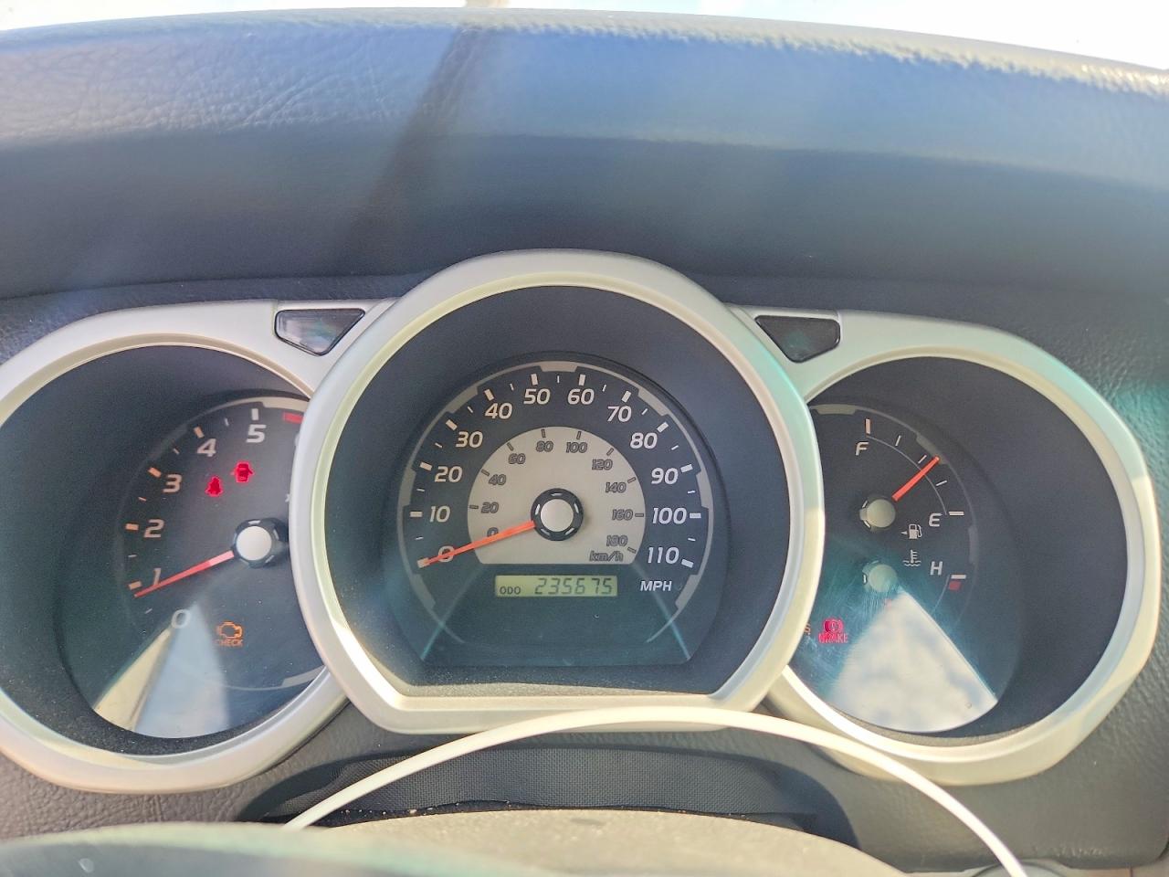 2004 Toyota 4runner Sr5 Silver vin: JTEBU14R740033140