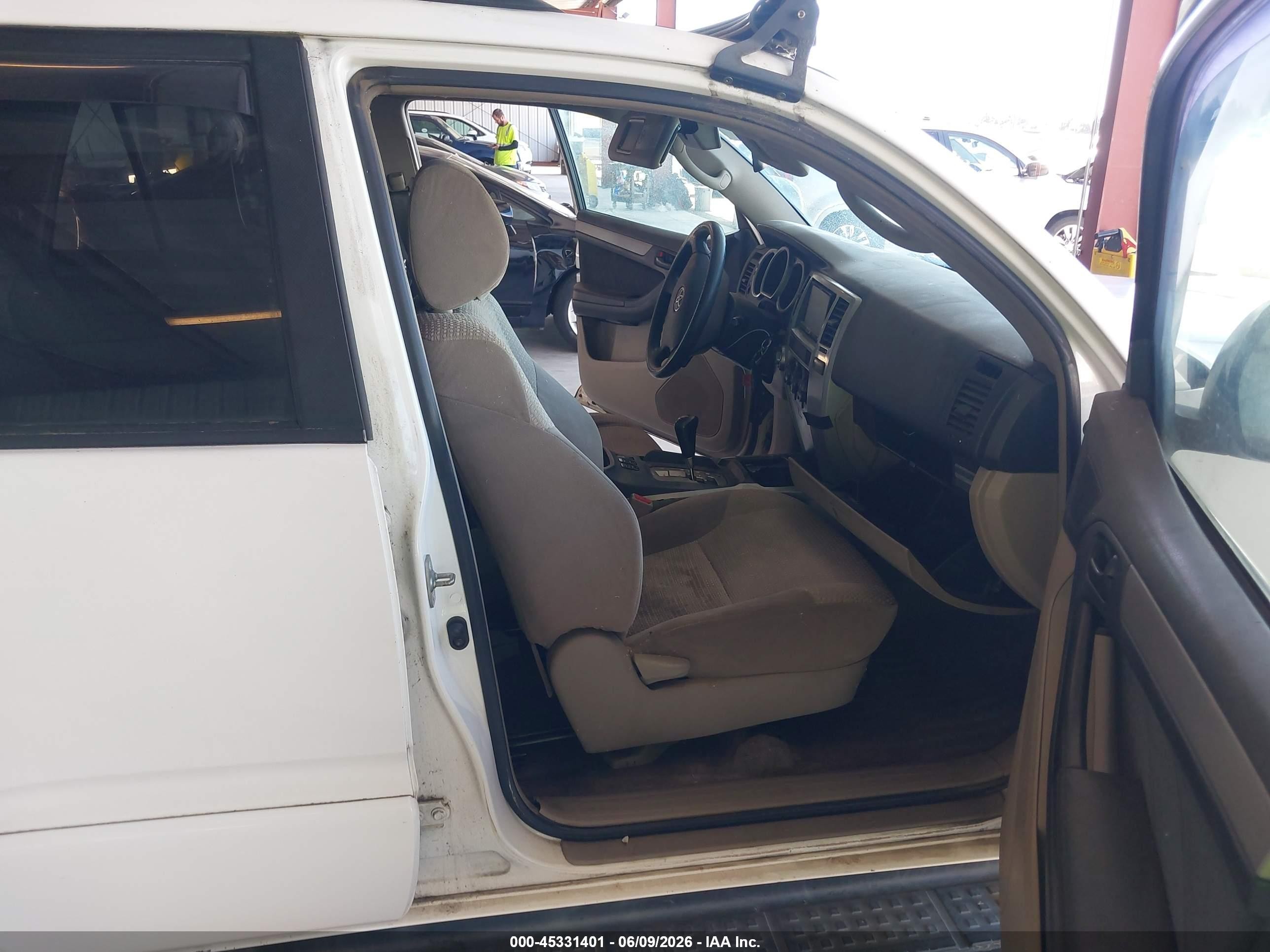 2004 Toyota 4runner Sr5 V6 White vin: JTEBU14R740042968