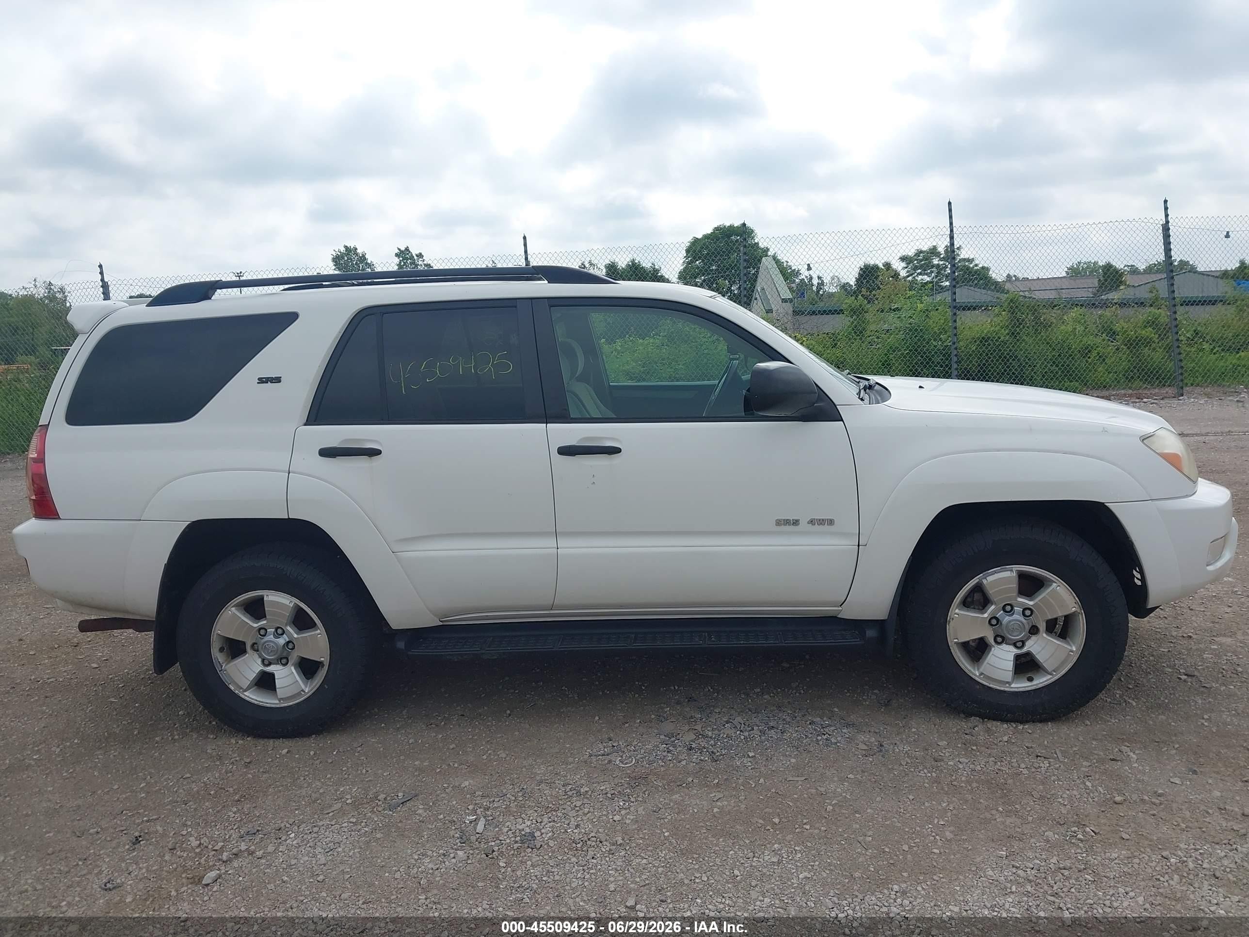 2004 Toyota 4runner Sr5 V6 White vin: JTEBU14R740050004