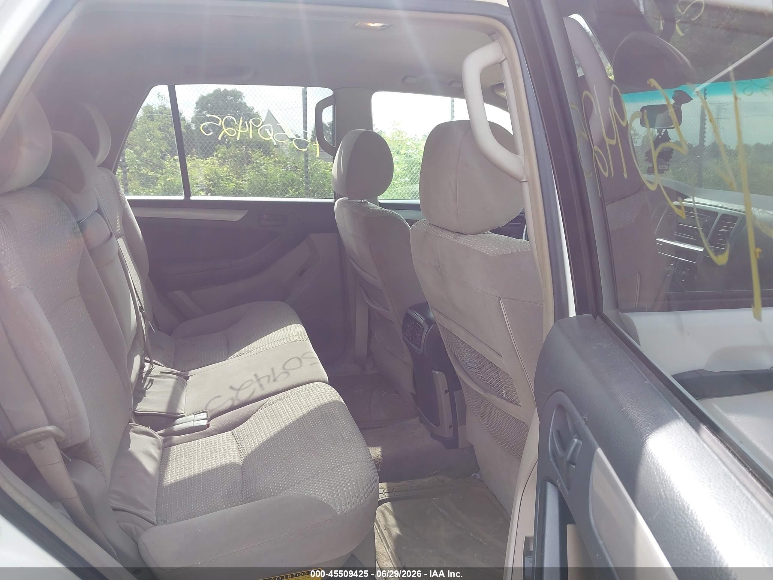 2004 Toyota 4runner Sr5 V6 White vin: JTEBU14R740050004