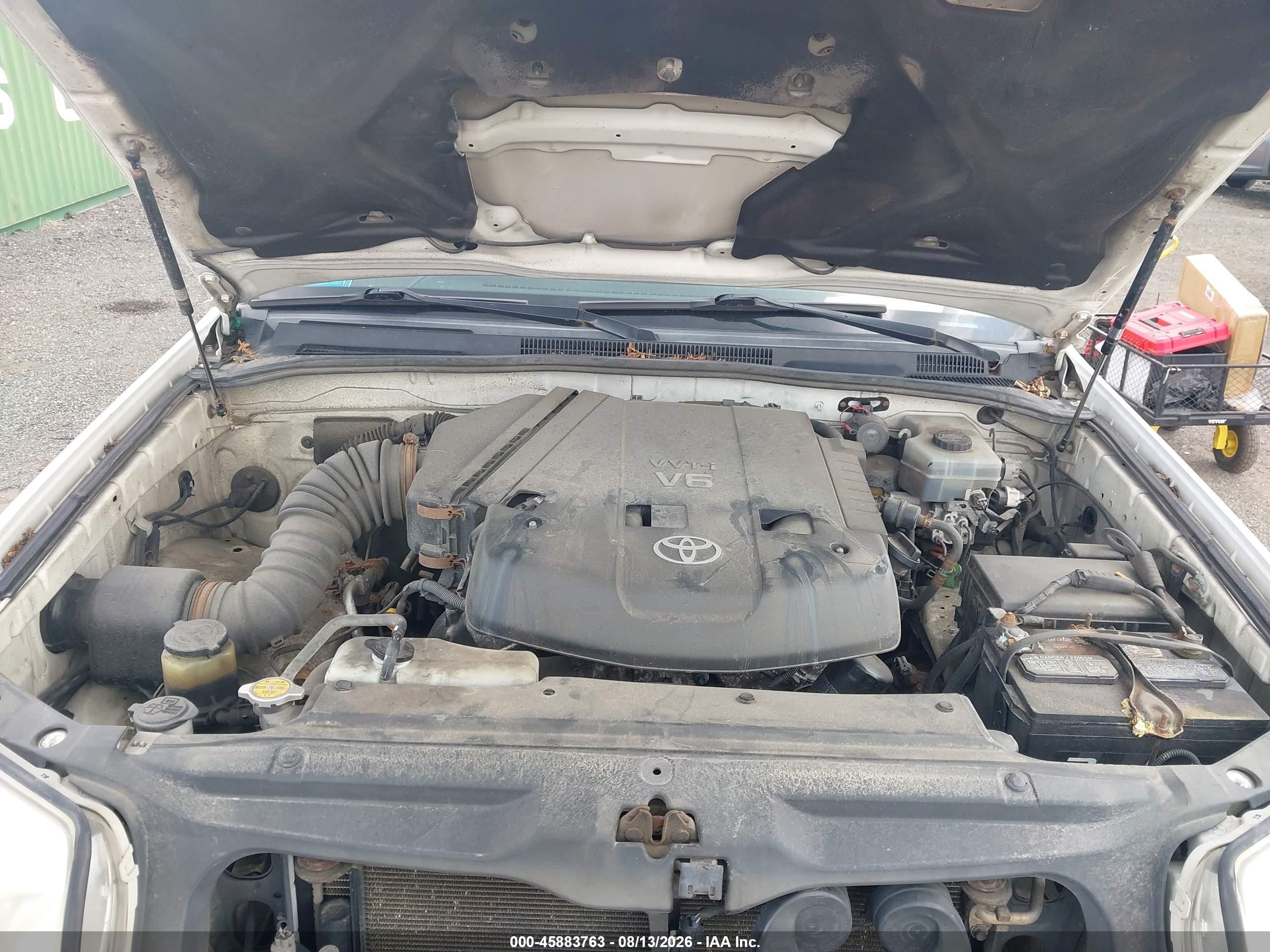 2004 Toyota 4runner Sr5 Sport V6 White vin: JTEBU14R848021760