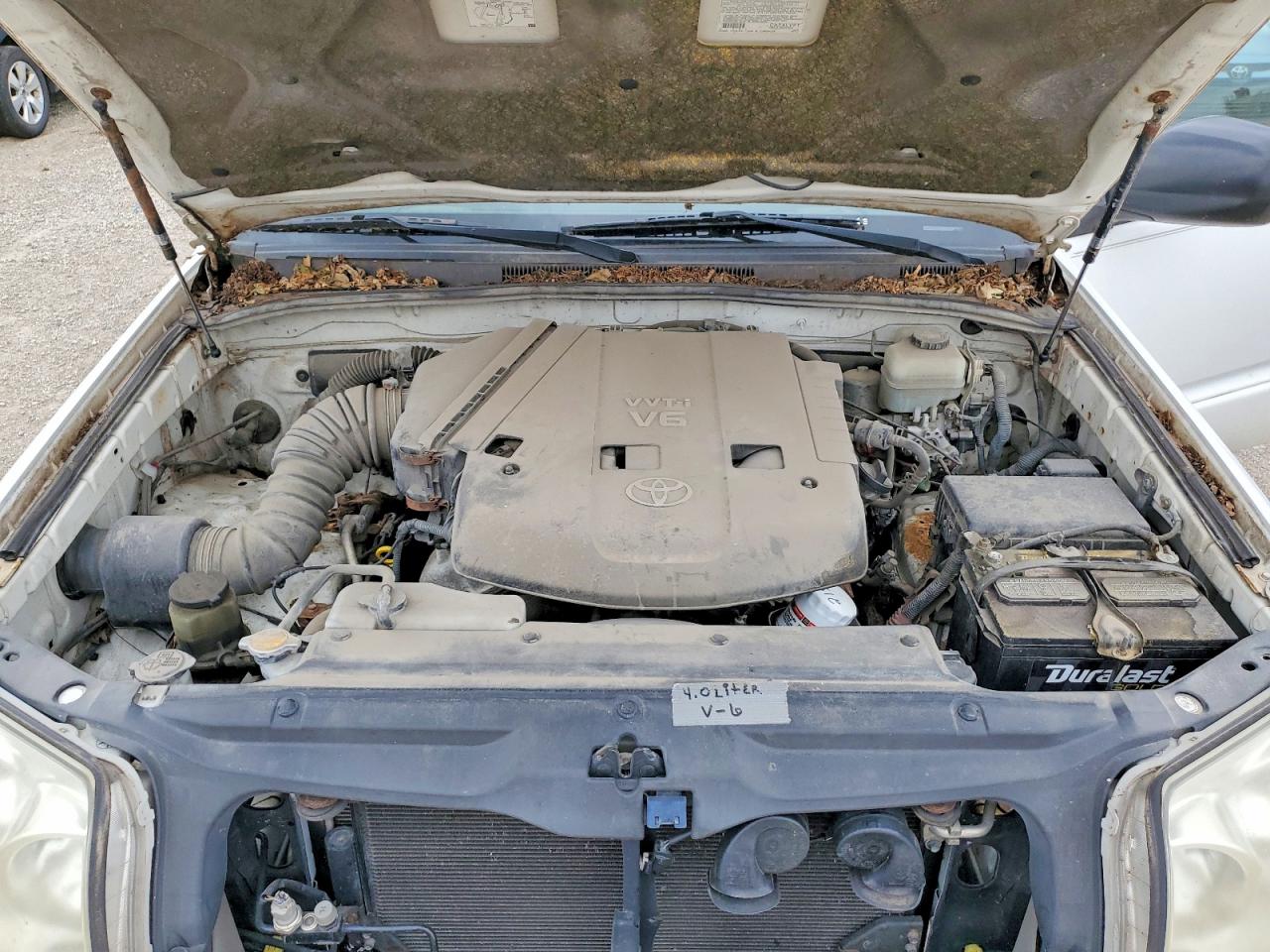 2005 Toyota 4runner Sr5 White vin: JTEBU14R858035658
