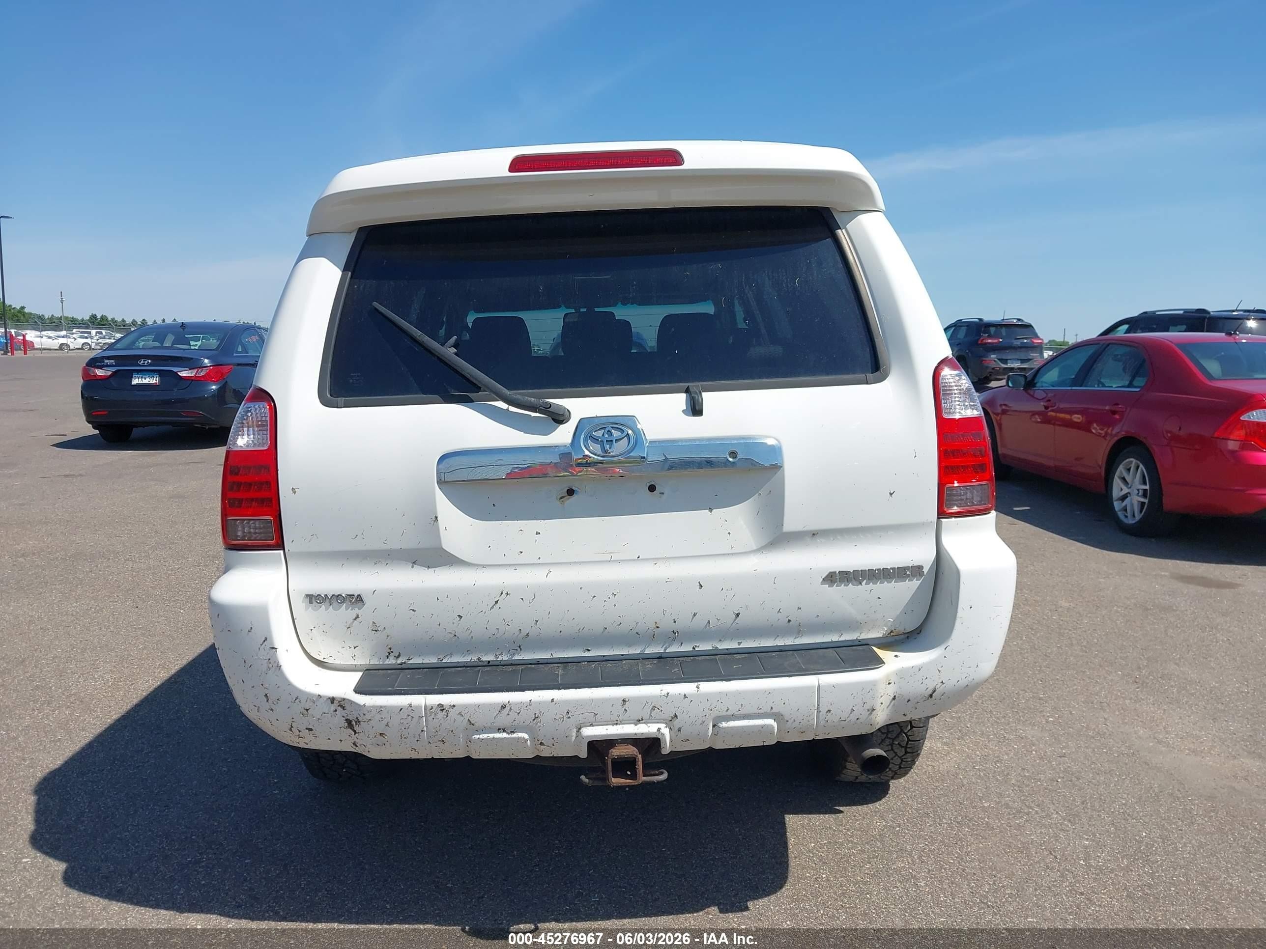 2008 Toyota 4runner Sr5 V6 White vin: JTEBU14R98K028998