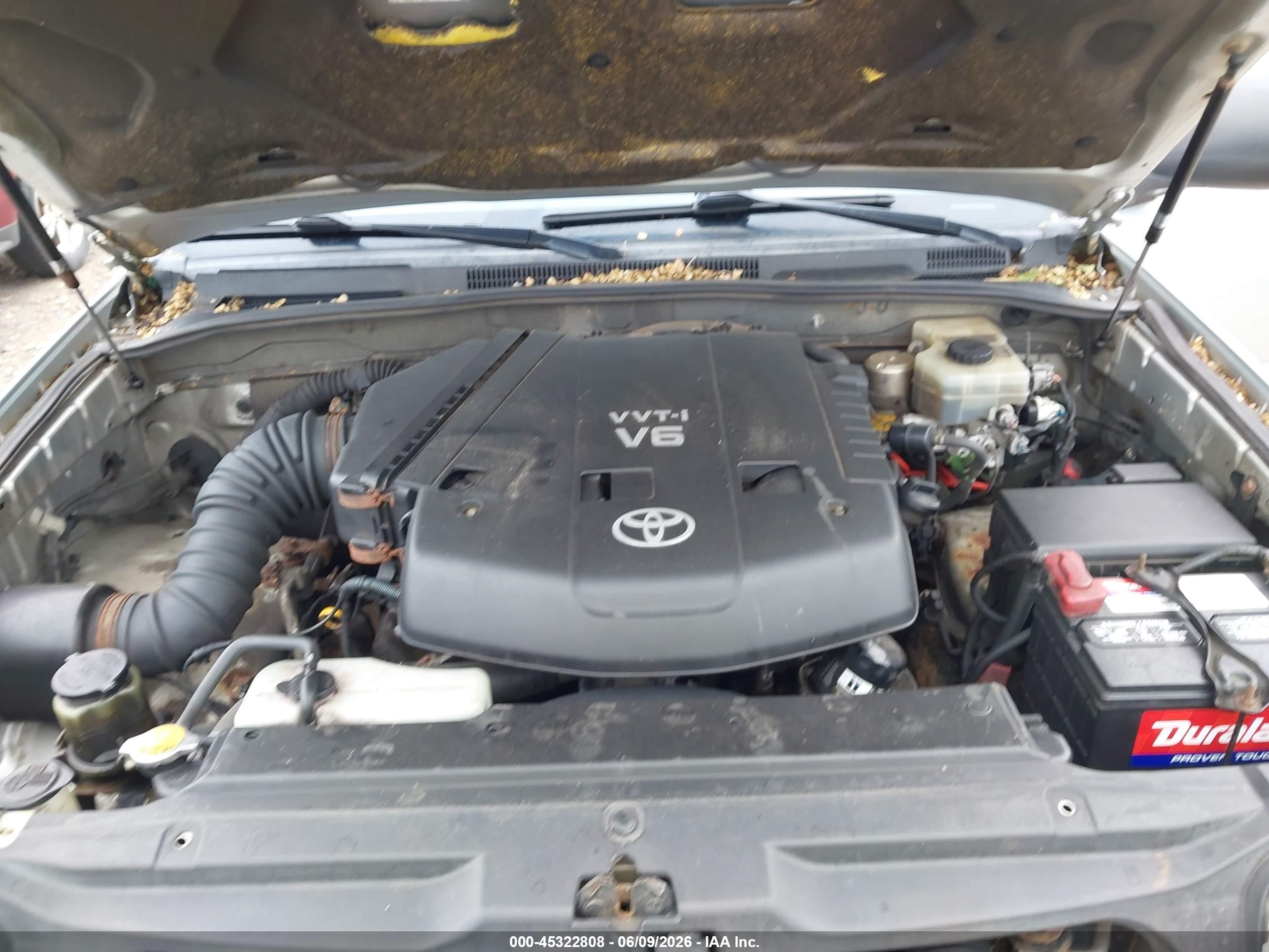 2004 Toyota 4runner Sr5 V6 Silver vin: JTEBU14RX40037795