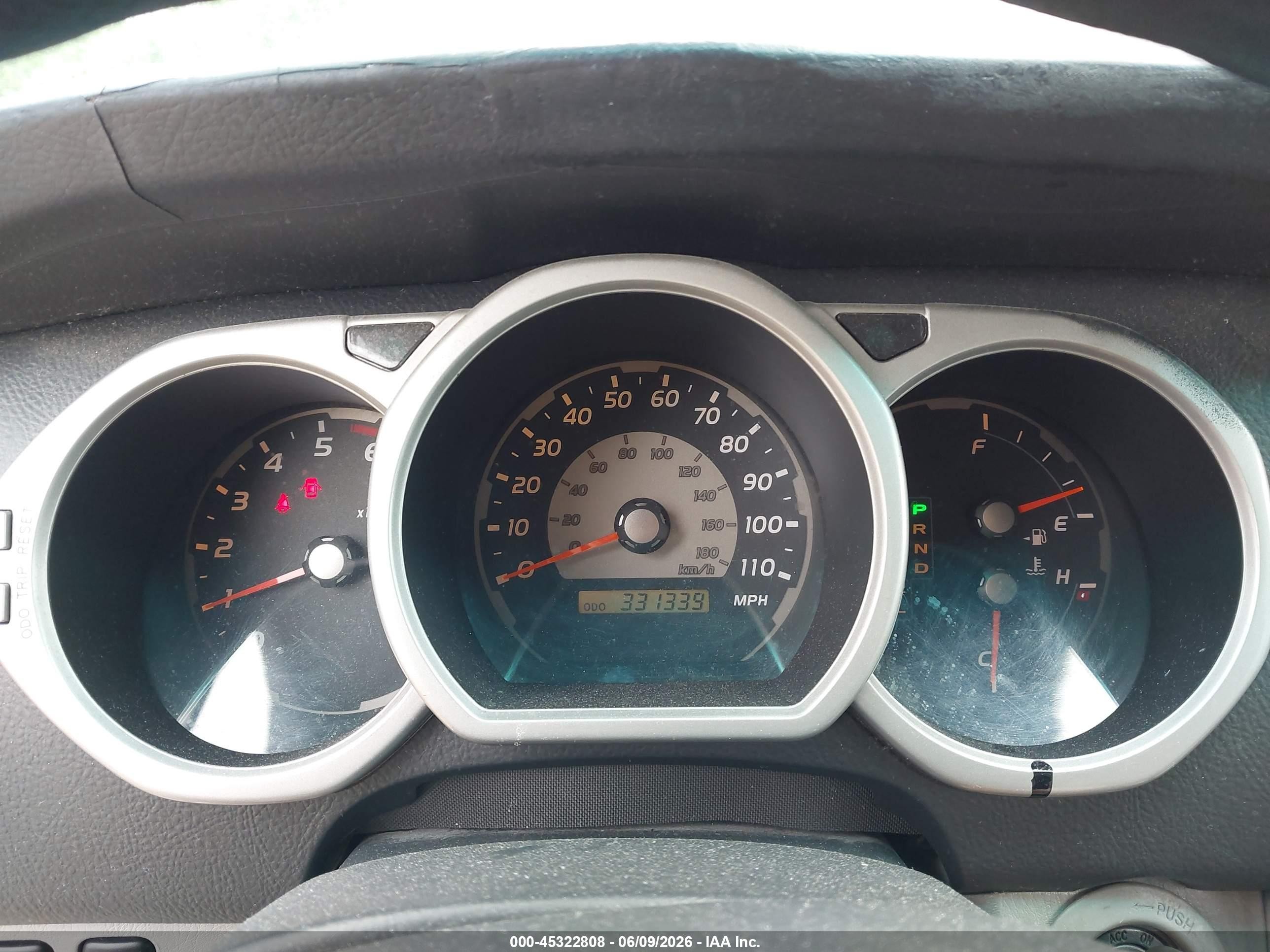 2004 Toyota 4runner Sr5 V6 Silver vin: JTEBU14RX40037795