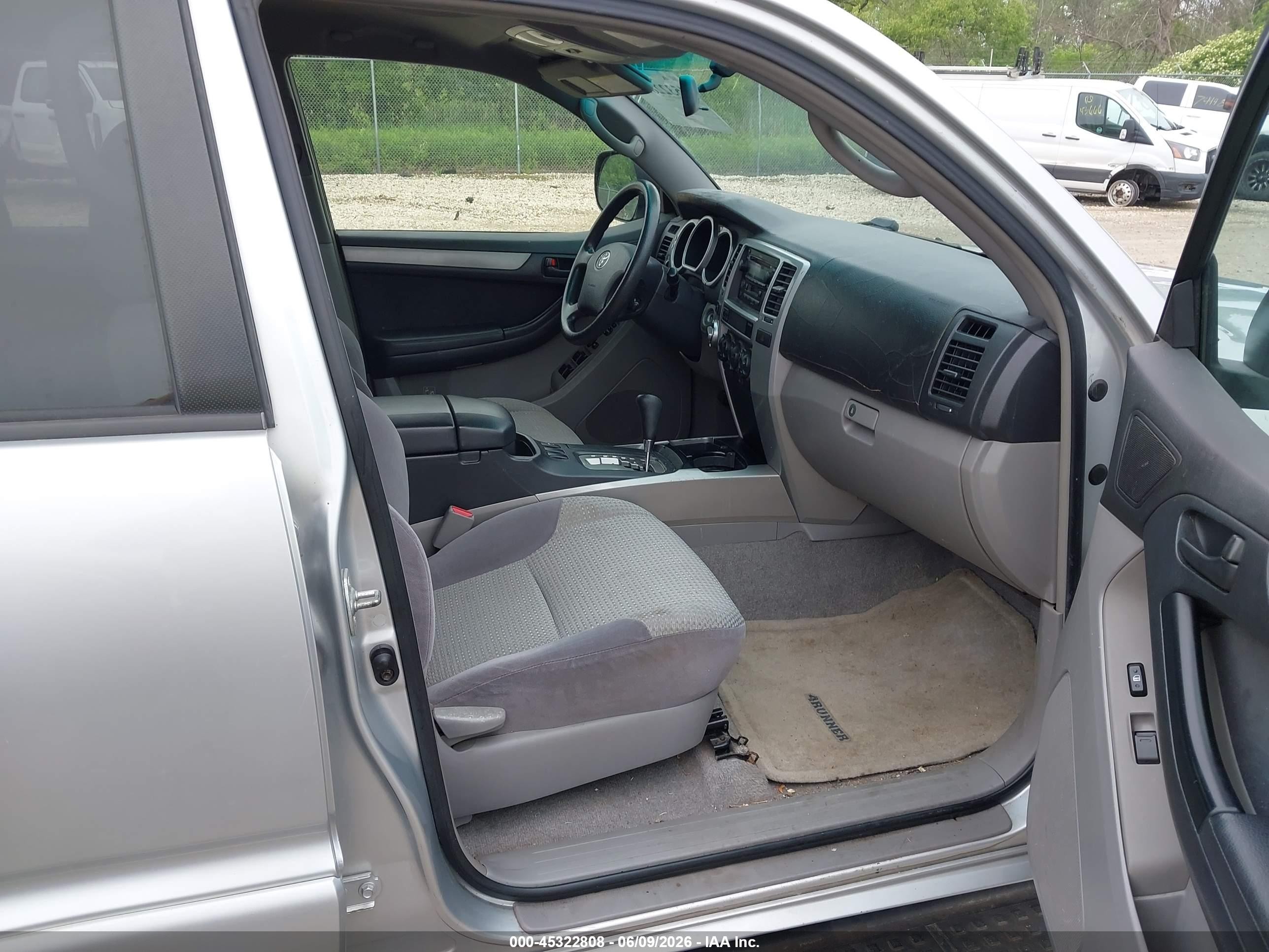 2004 Toyota 4runner Sr5 V6 Silver vin: JTEBU14RX40037795