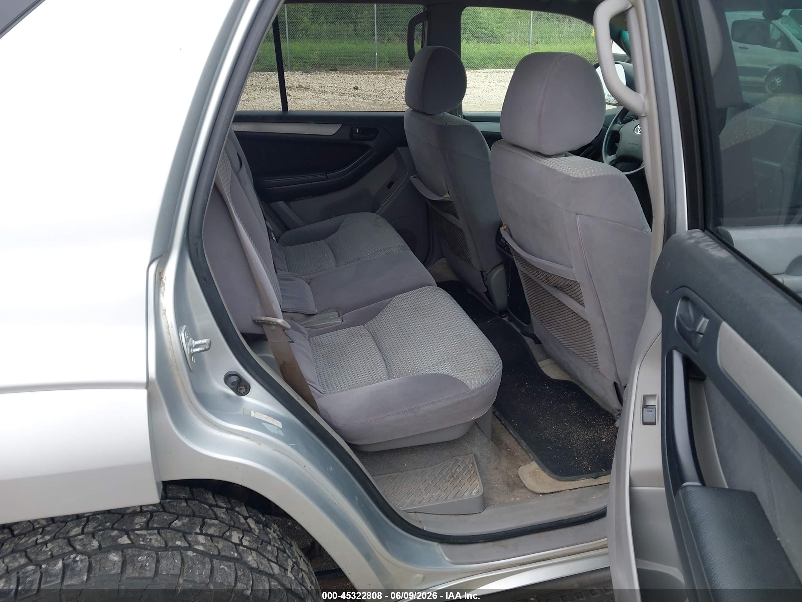 2004 Toyota 4runner Sr5 V6 Silver vin: JTEBU14RX40037795
