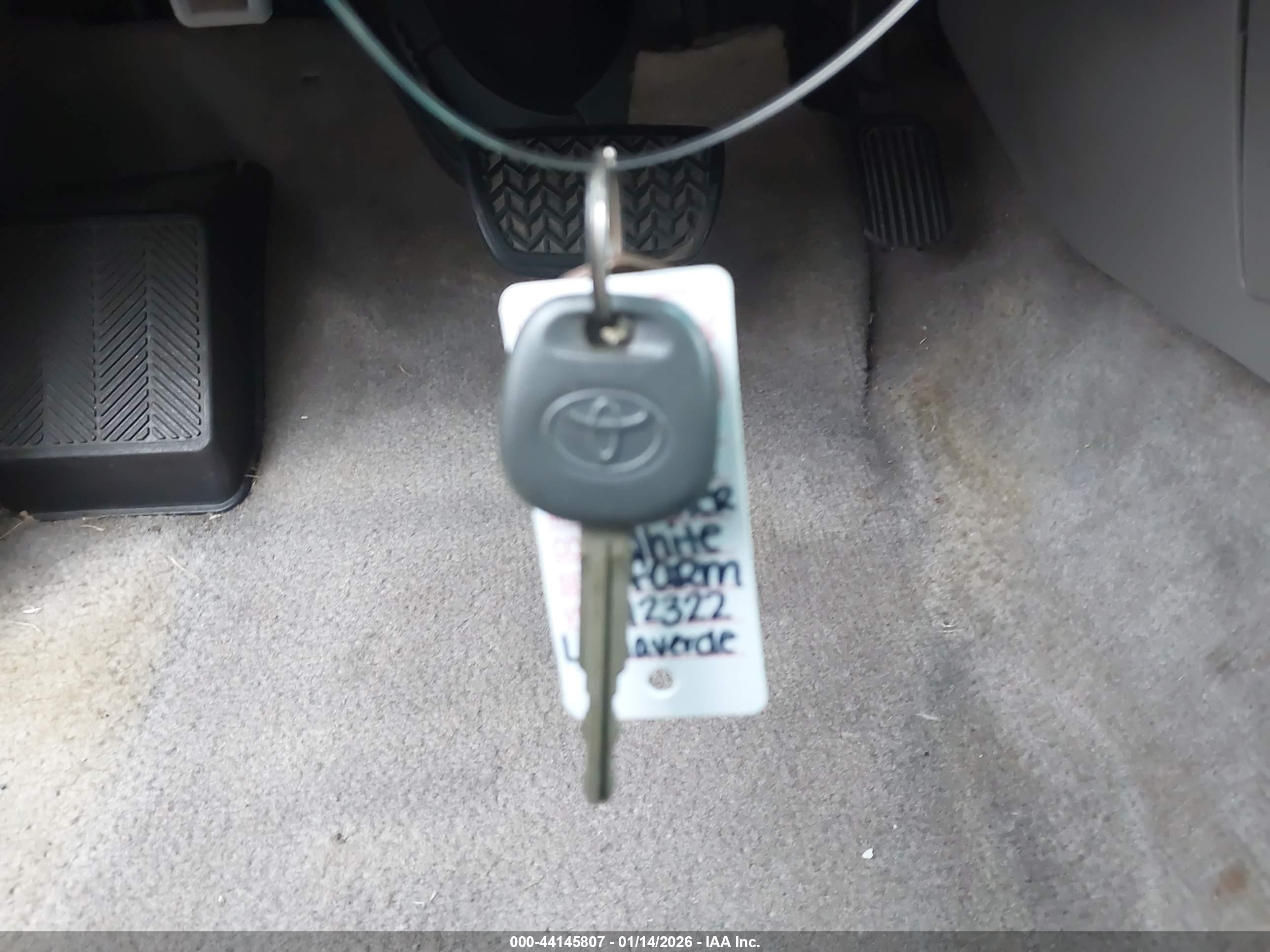2005 Toyota 4runner Sr5 V6 White vin: JTEBU14RX58042322