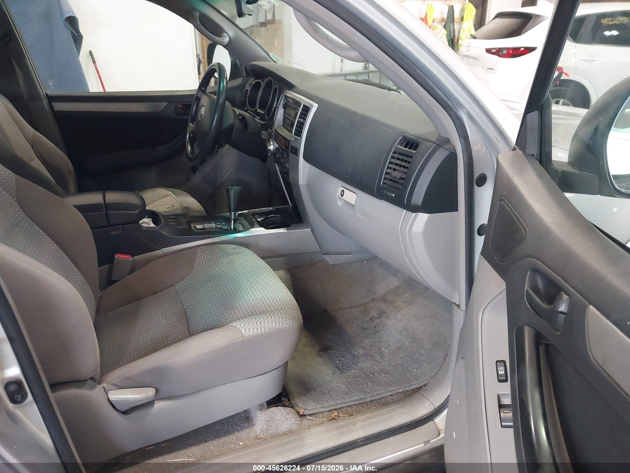 2007 Toyota 4runner Sr5 Silver vin: JTEBU14RX78092141
