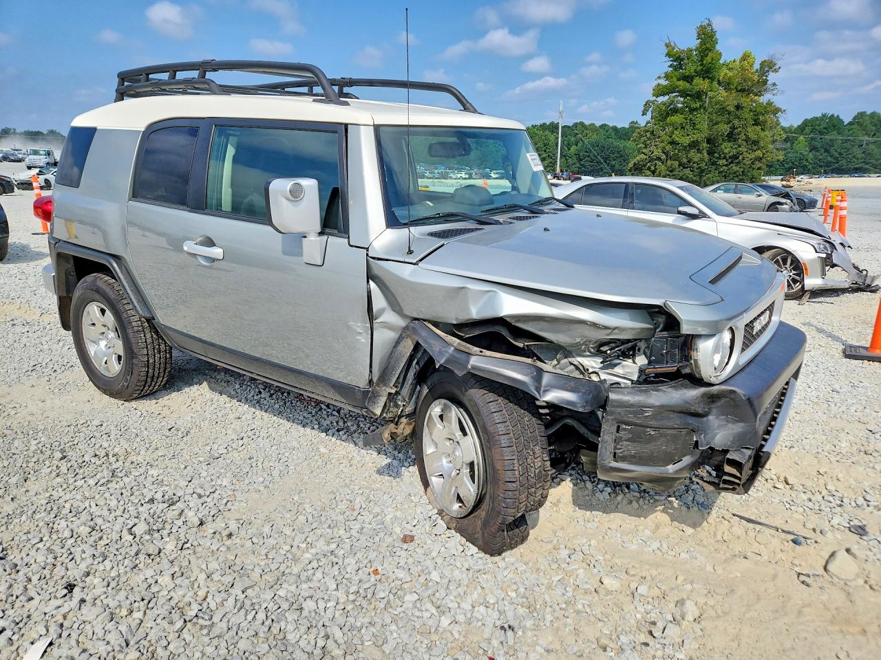 2010 Toyota Fj Cruiser Base Silver vin: JTEBU4BF0AK076244
