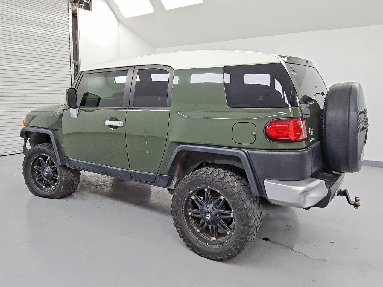 2010 Toyota Fj Cruiser Base Green vin: JTEBU4BF0AK094940