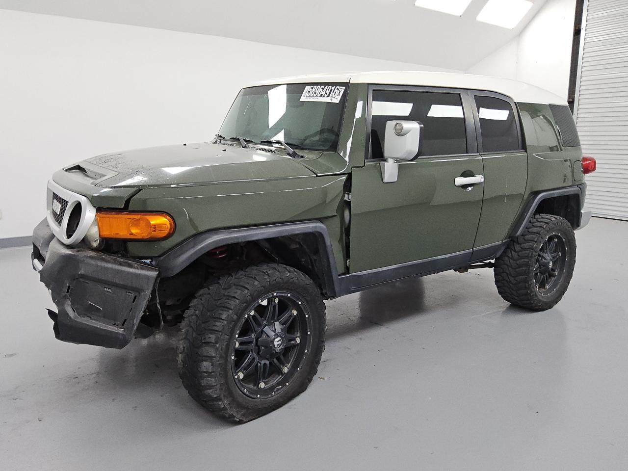 2010 Toyota Fj Cruiser Base Green vin: JTEBU4BF0AK094940 Damage: Left Front Fender, Severe Damage, Replacement Required