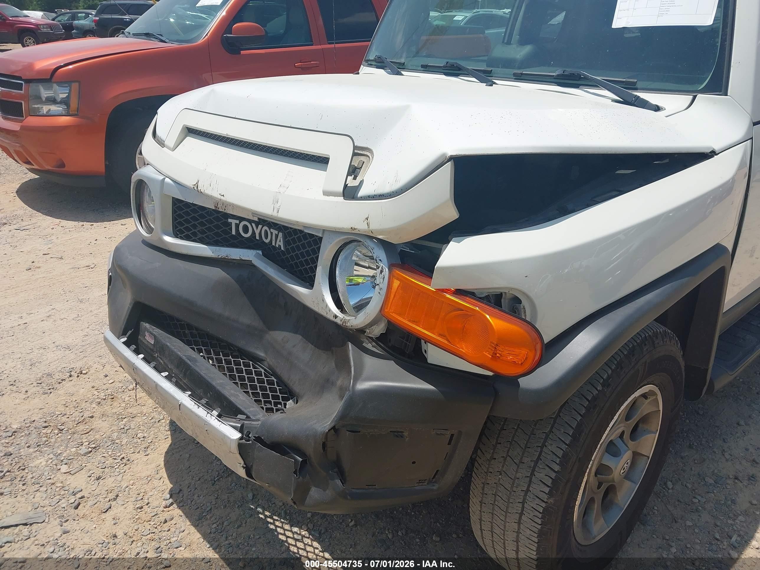 2011 Toyota Fj Cruiser   Белый vin: JTEBU4BF0BK102147