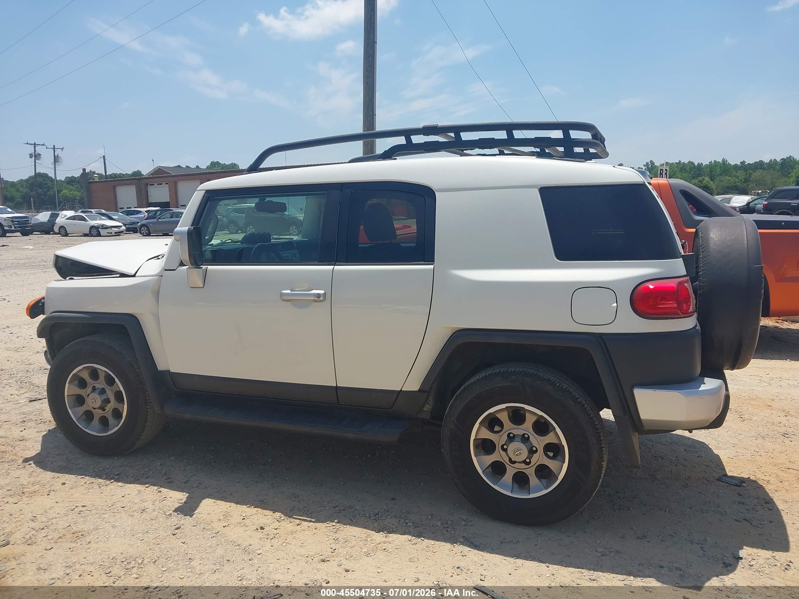 2011 Toyota Fj Cruiser   Белый vin: JTEBU4BF0BK102147