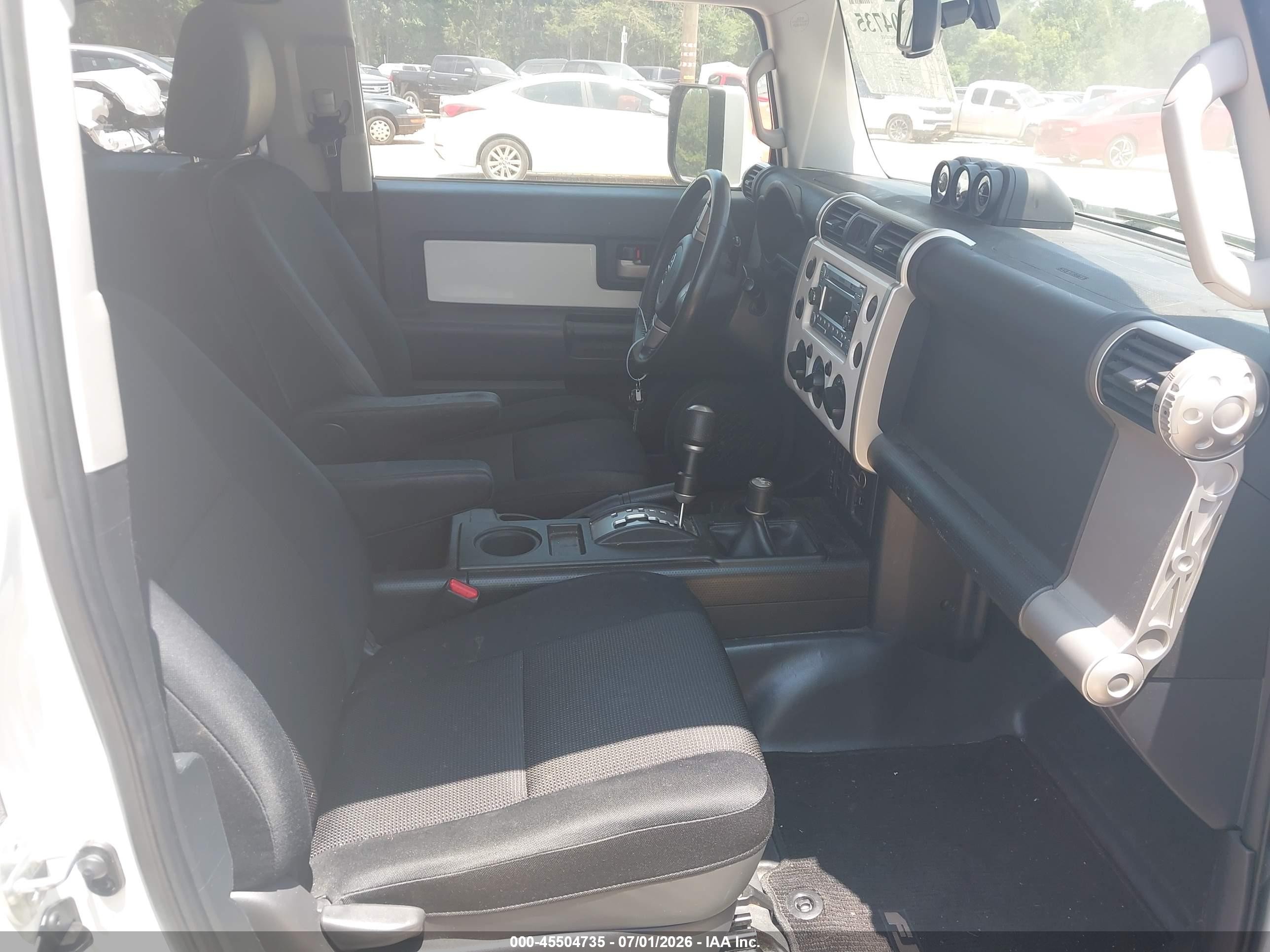 2011 Toyota Fj Cruiser   Белый vin: JTEBU4BF0BK102147