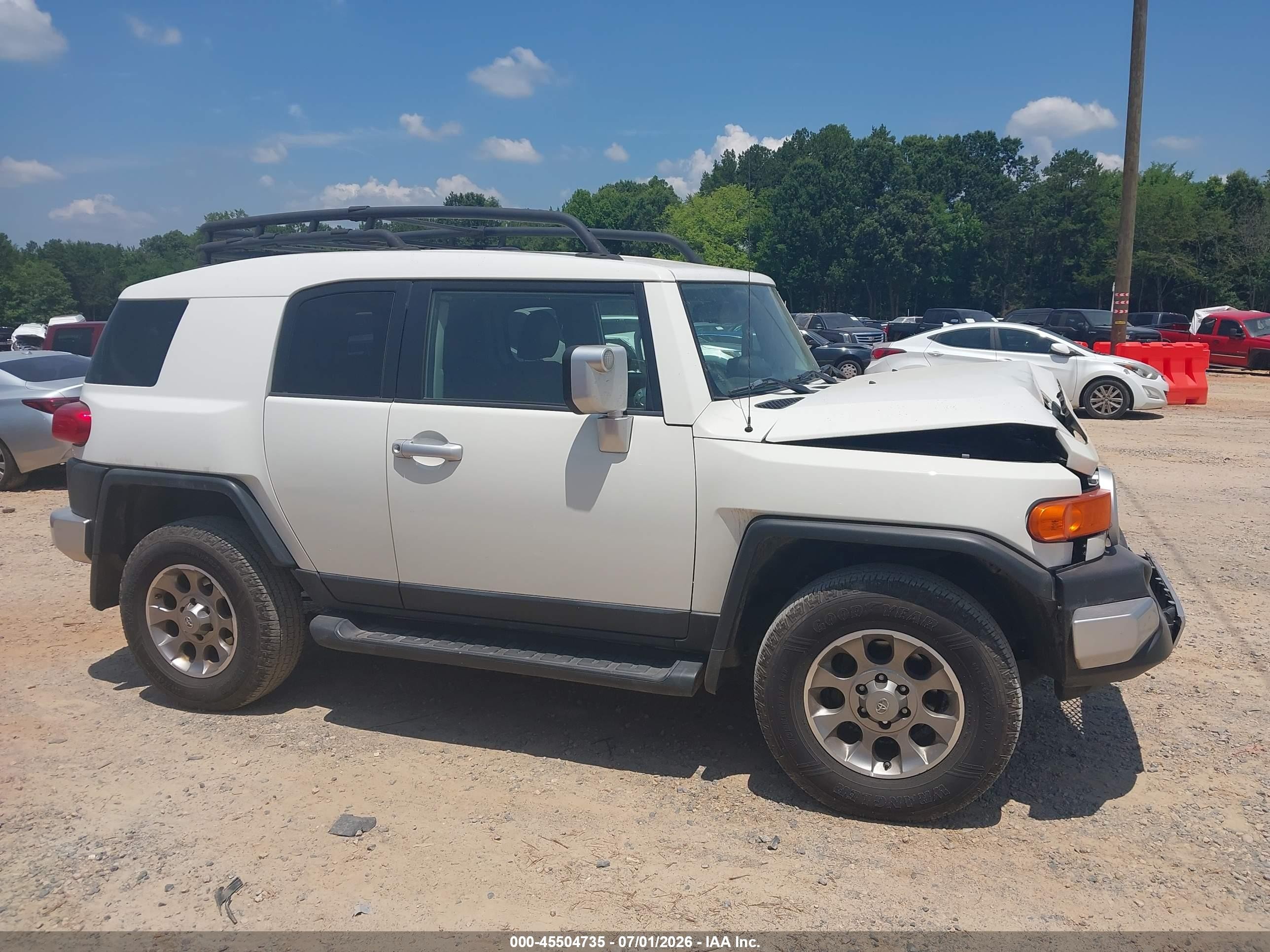 2011 Toyota Fj Cruiser   Белый vin: JTEBU4BF0BK102147