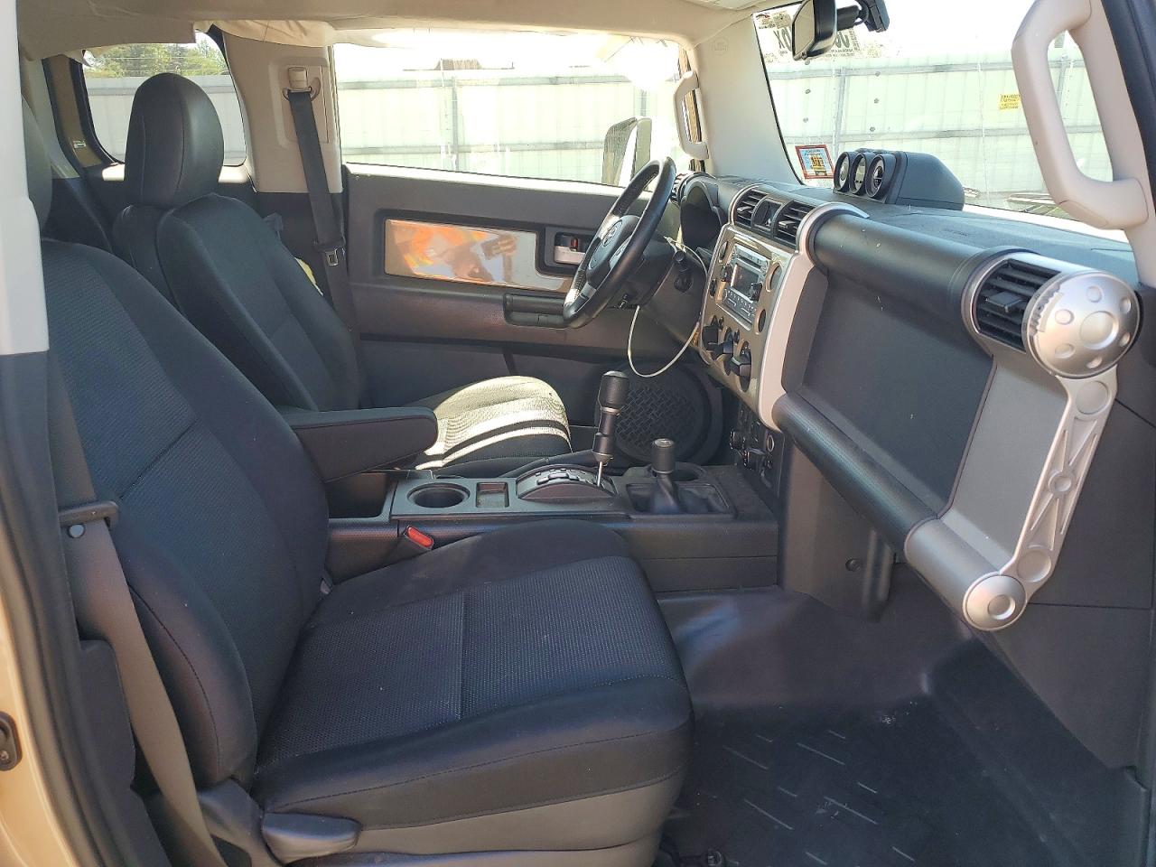 2012 Toyota Fj Cruiser Base Tan vin: JTEBU4BF0CK148658