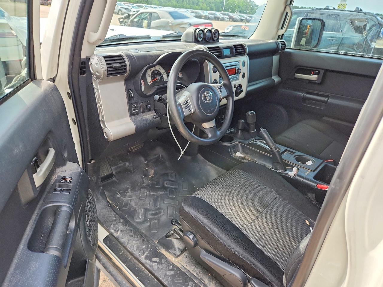 2014 Toyota Fj Cruiser Base White vin: JTEBU4BF0EK181792