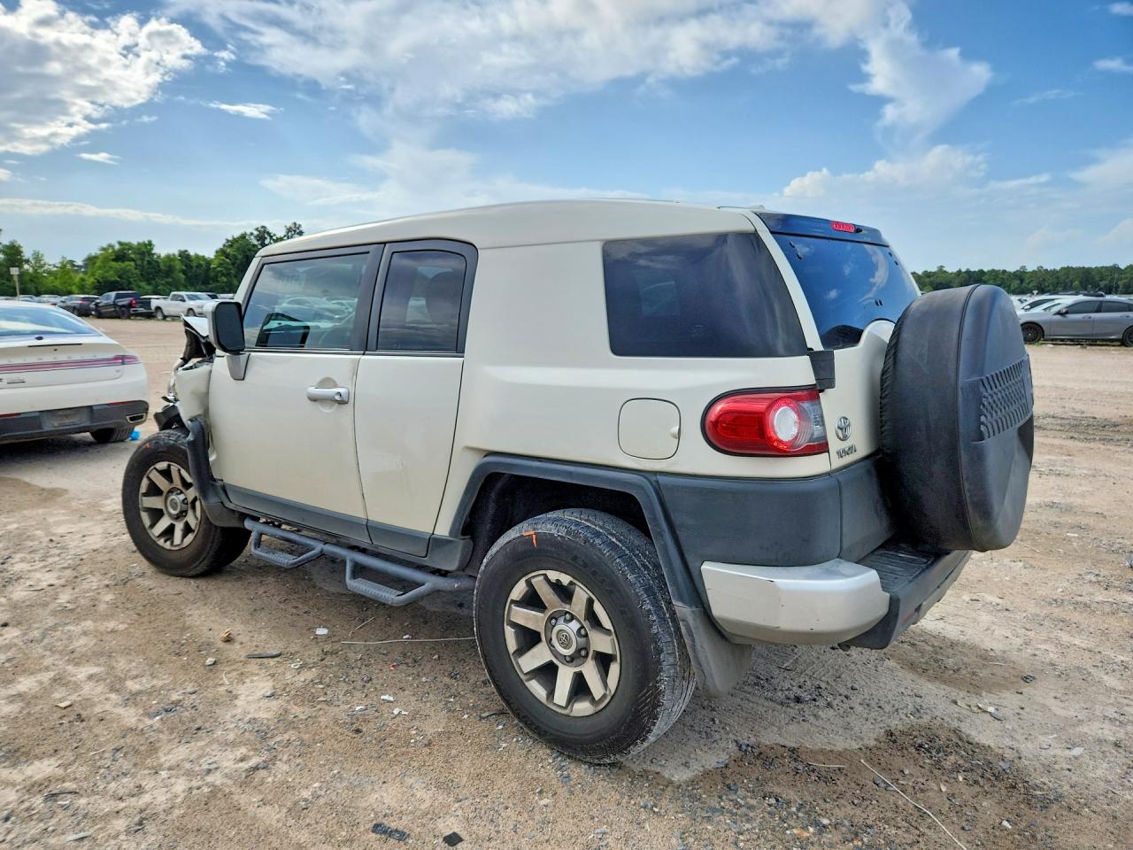 2014 Toyota Fj Cruiser Base White vin: JTEBU4BF0EK181792