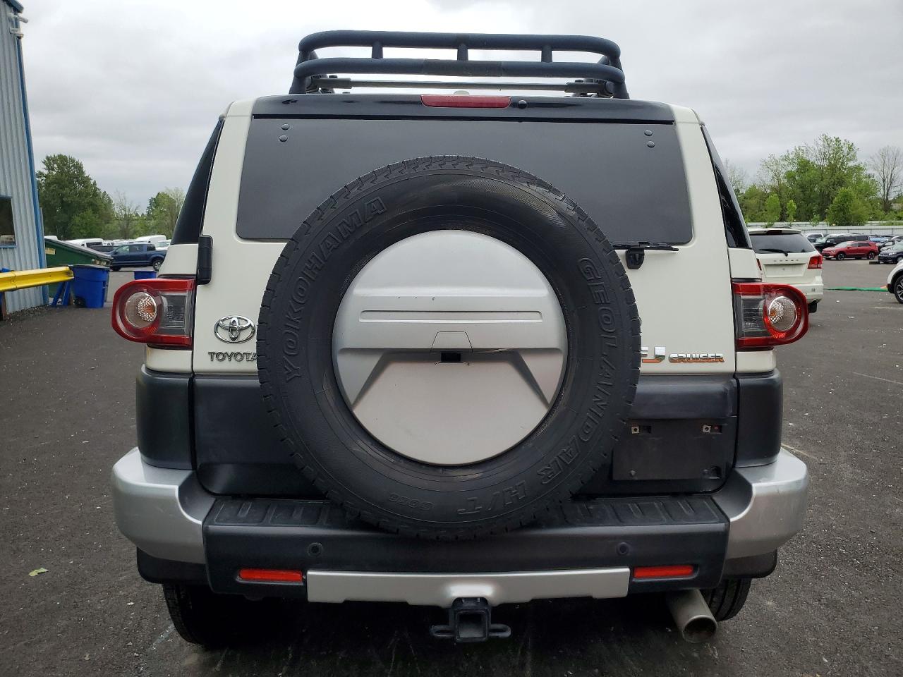 2014 Toyota Fj Cruiser Base White vin: JTEBU4BF0EK182599