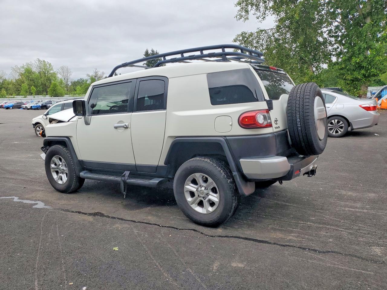 2014 Toyota Fj Cruiser Base White vin: JTEBU4BF0EK182599