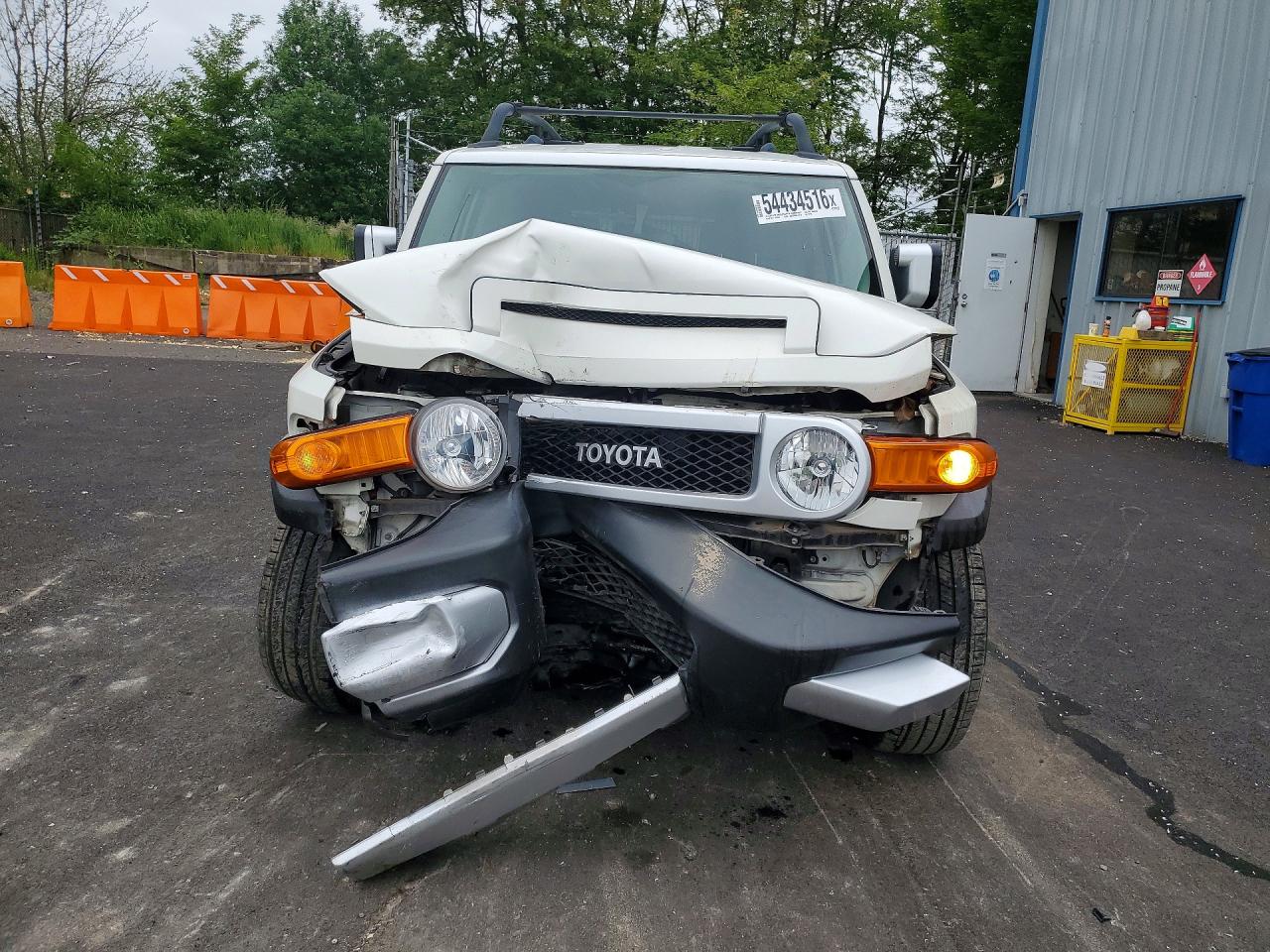 2014 Toyota Fj Cruiser Base White vin: JTEBU4BF0EK182599