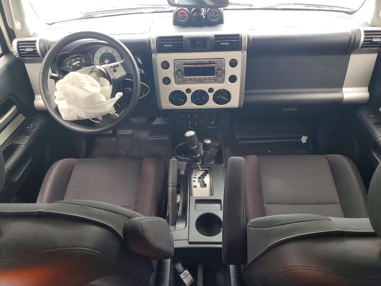 2014 Toyota Fj Cruiser Base White vin: JTEBU4BF0EK182599